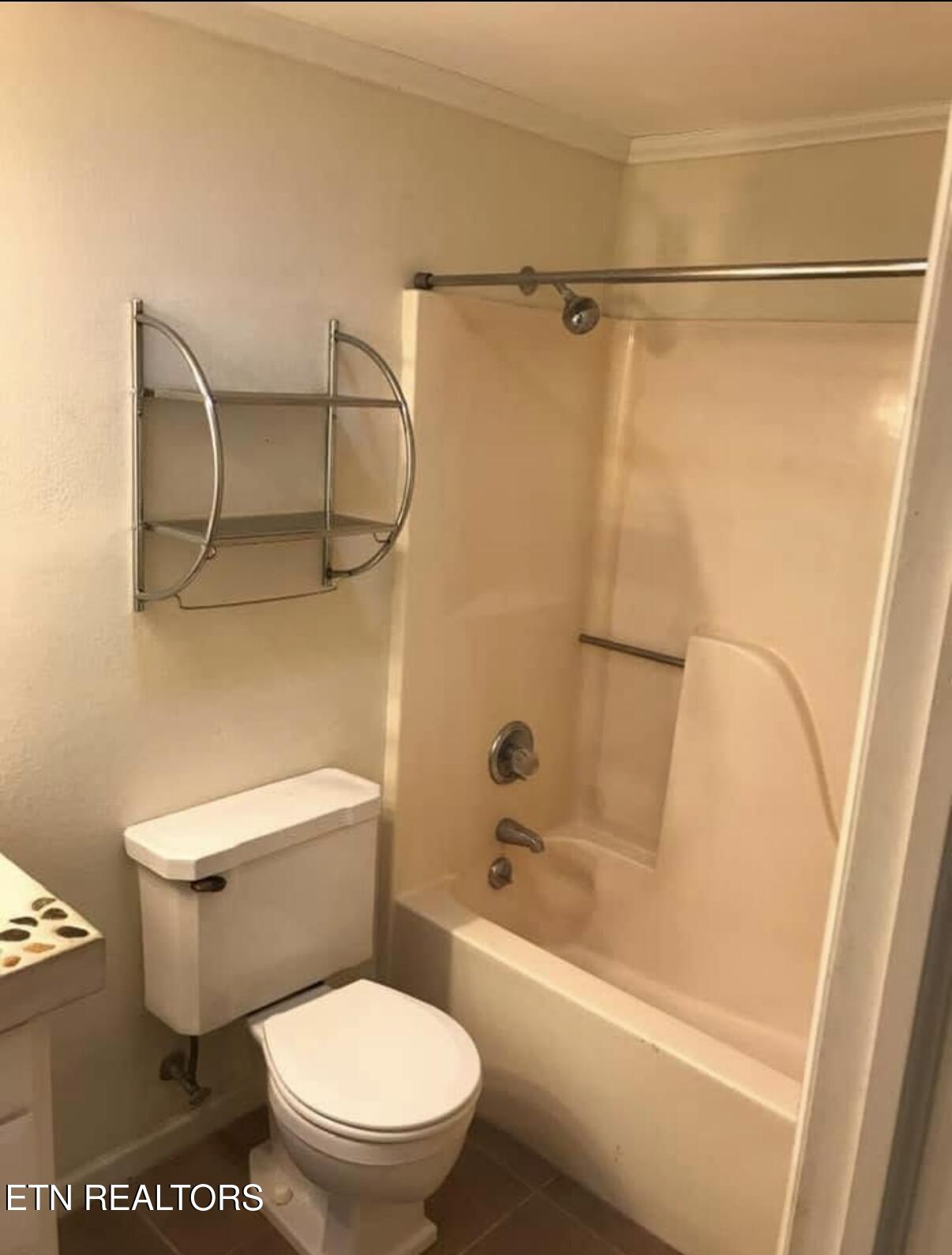 108 S Maple St Property Photo 38