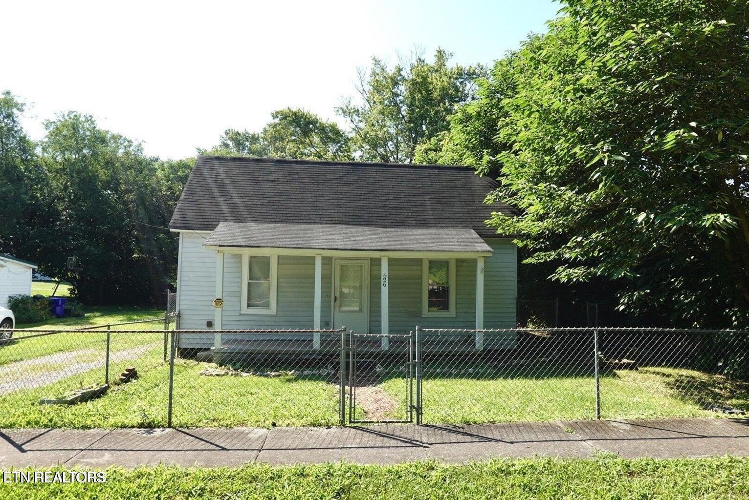 621 N Chamberlain Ave Property Photo 2