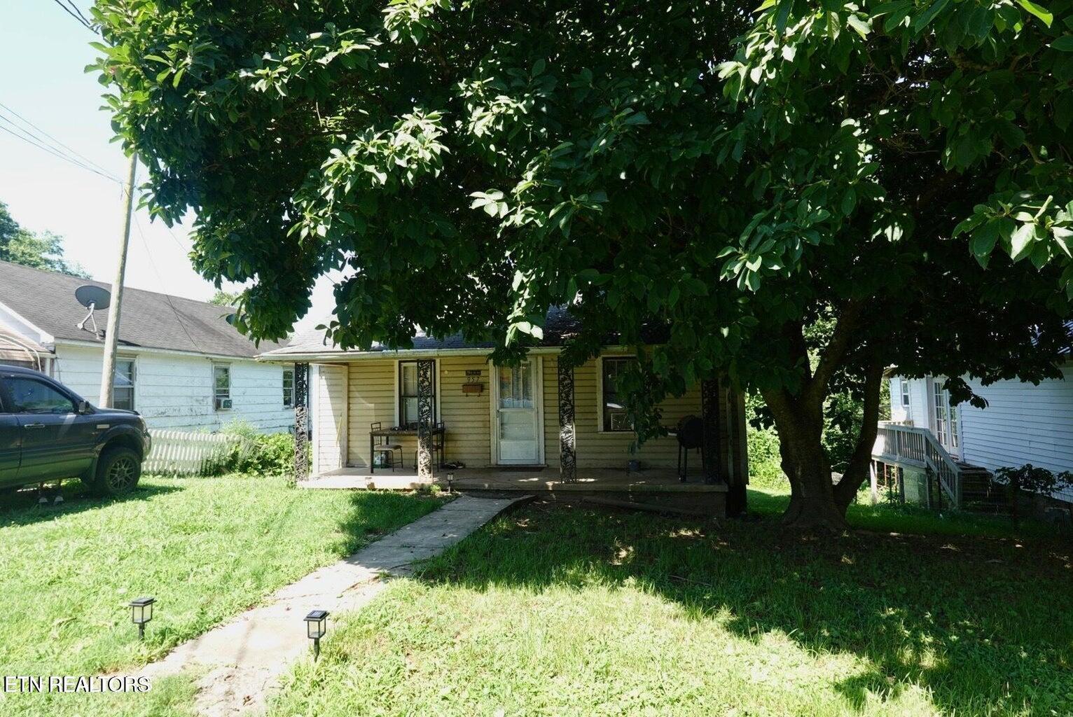 621 N Chamberlain Ave Property Photo 3