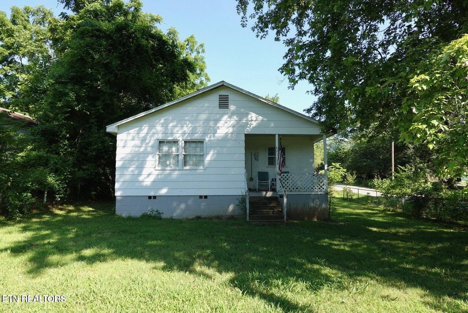 621 N Chamberlain Ave Property Photo 5