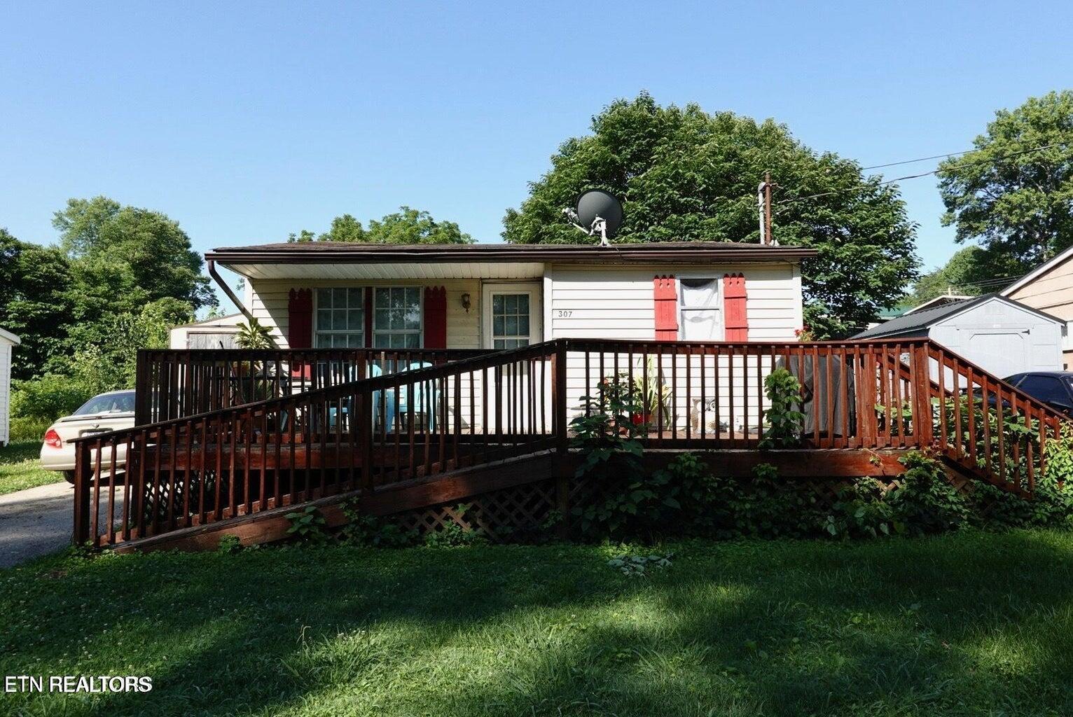 621 N Chamberlain Ave Property Photo 15