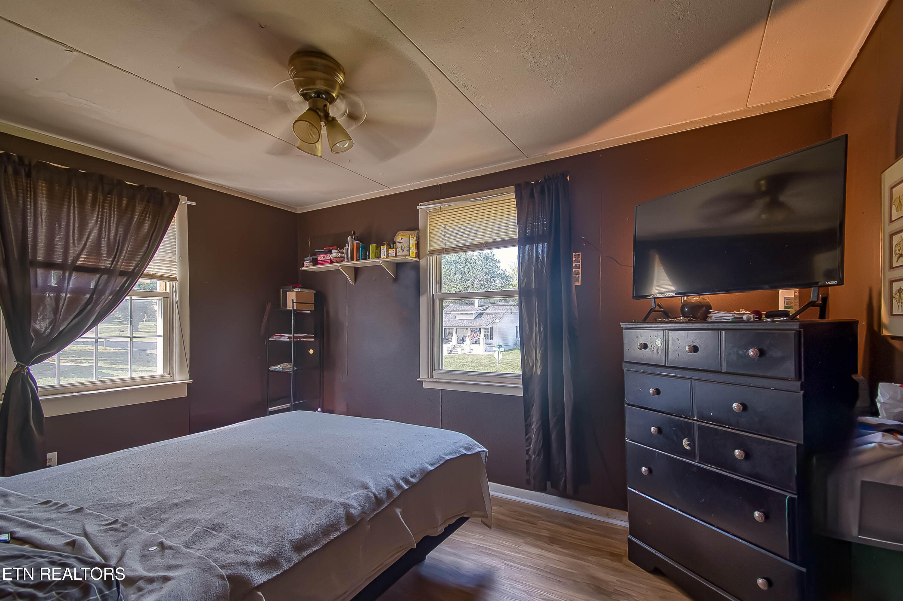 2400 Fenwood Drive Property Photo 4