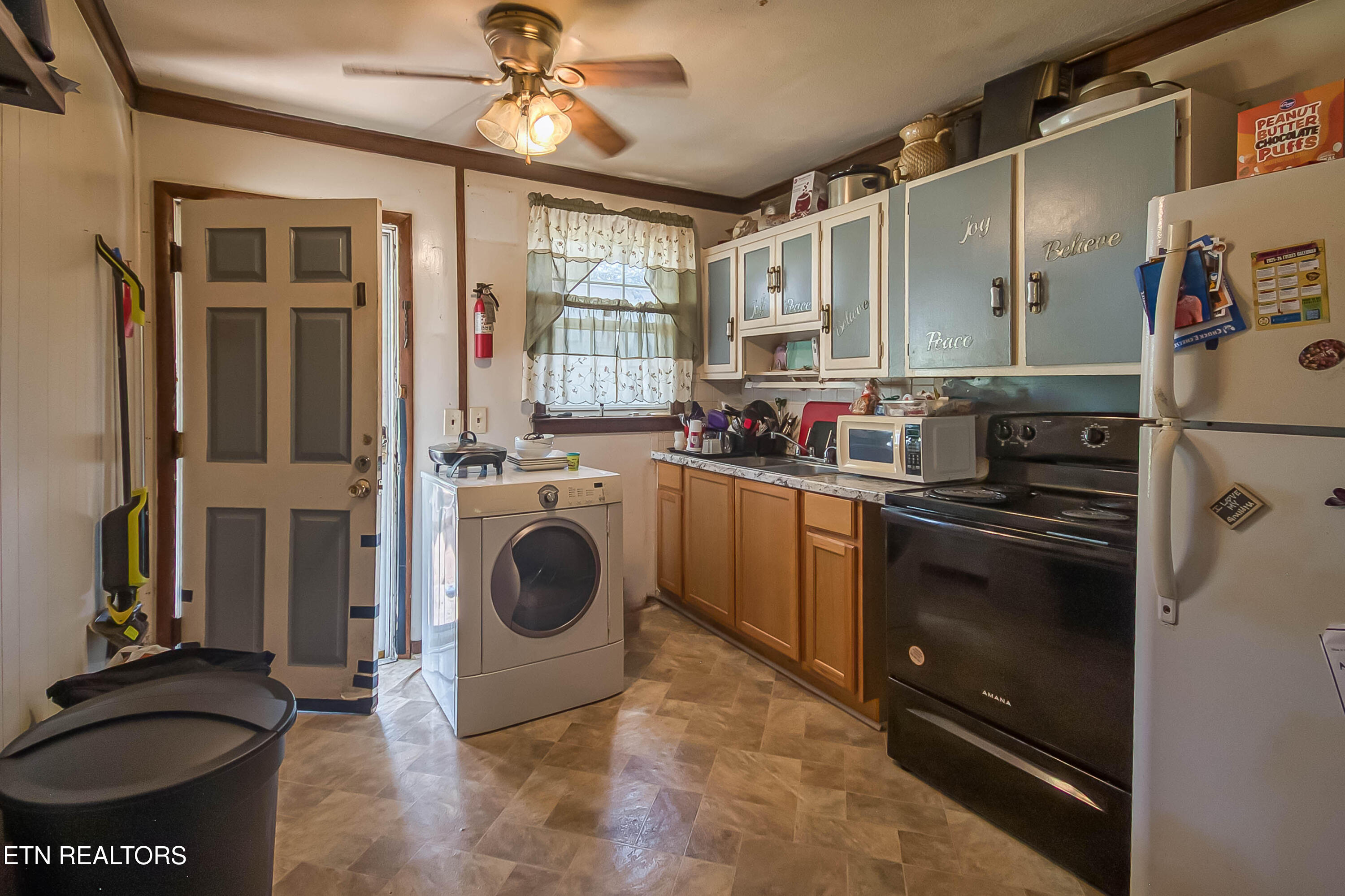 2400 Fenwood Drive Property Photo 5