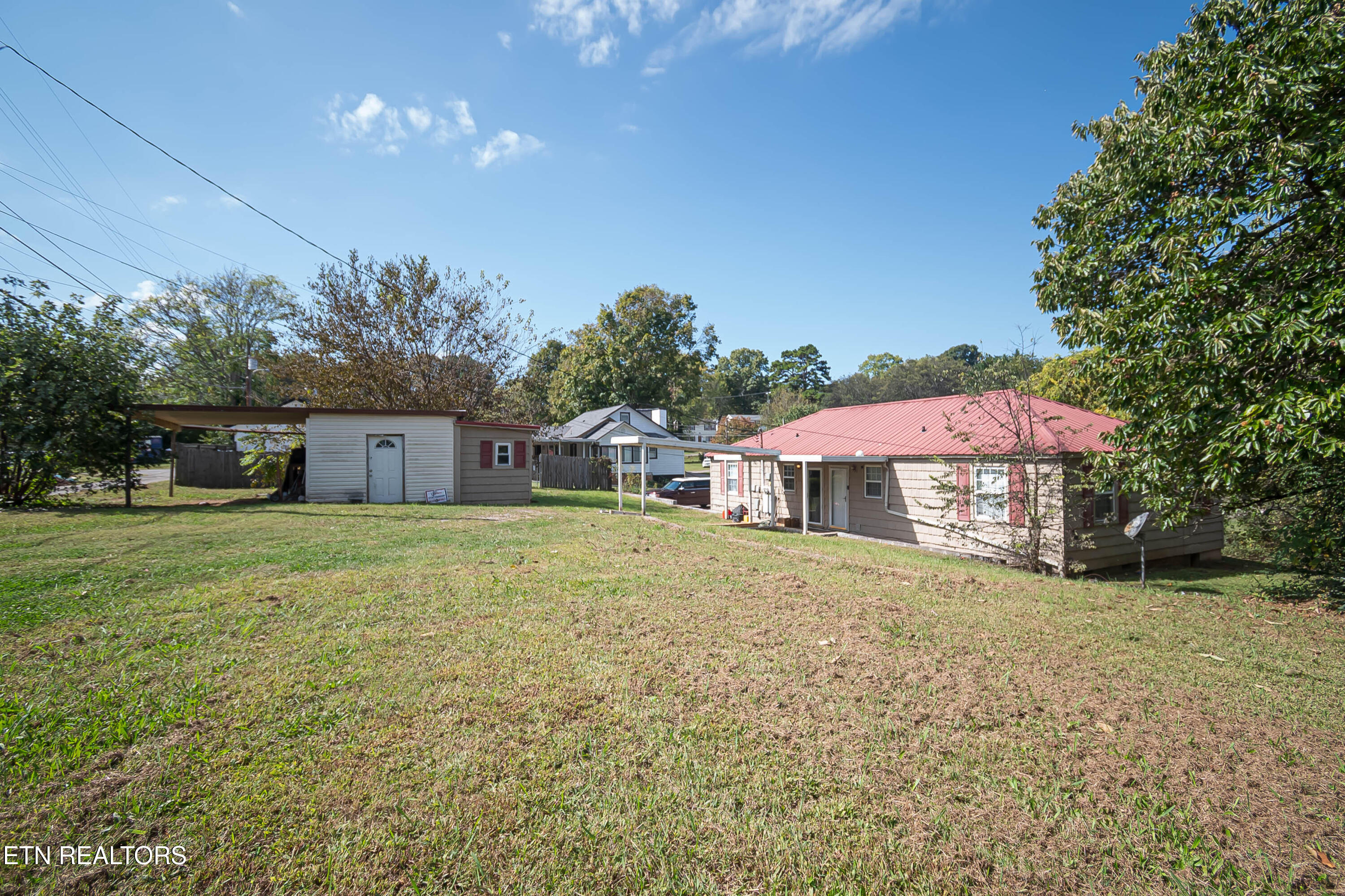2400 Fenwood Drive Property Photo 7