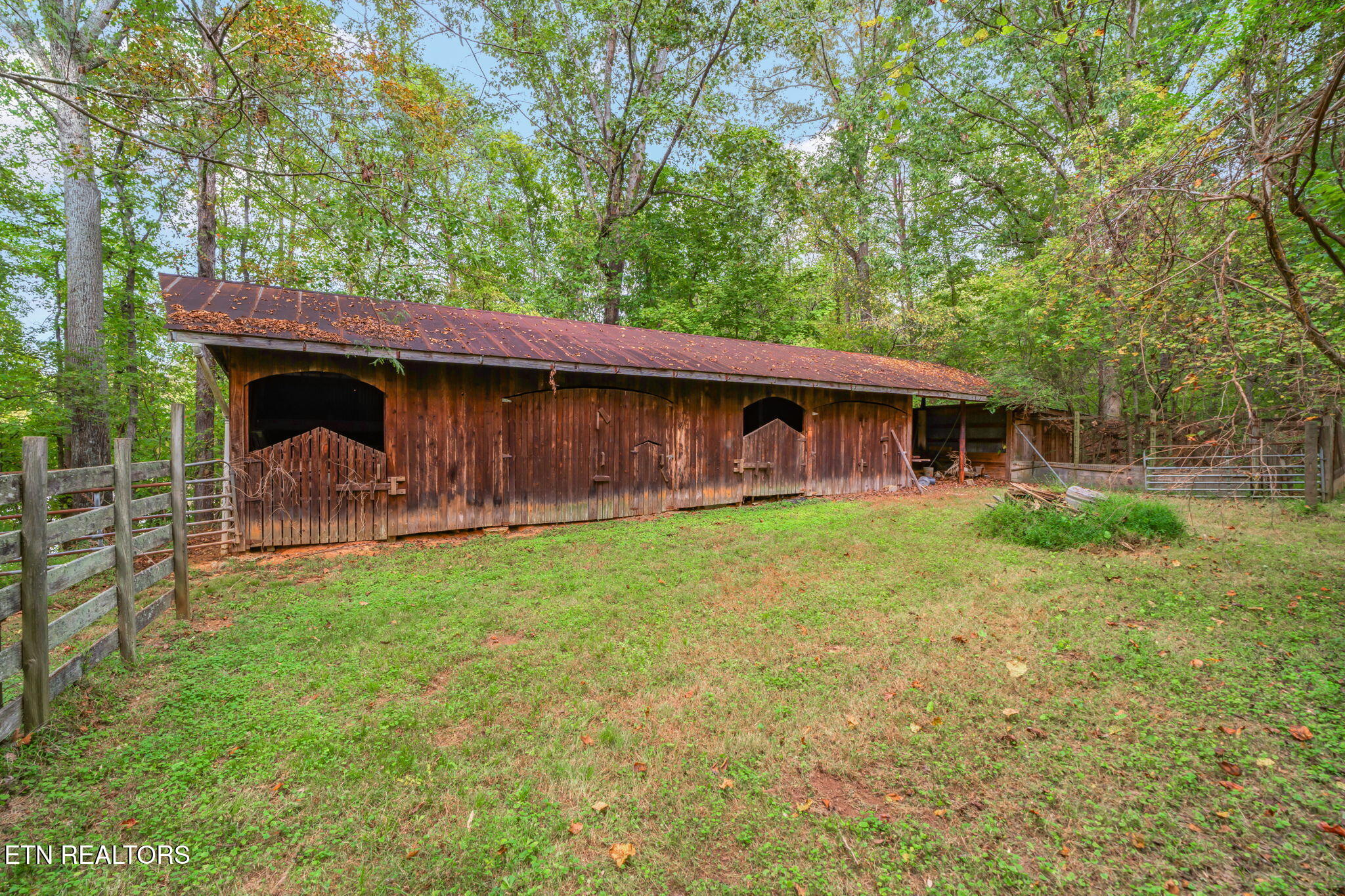 101 142 Autumn Lane Property Photo 37