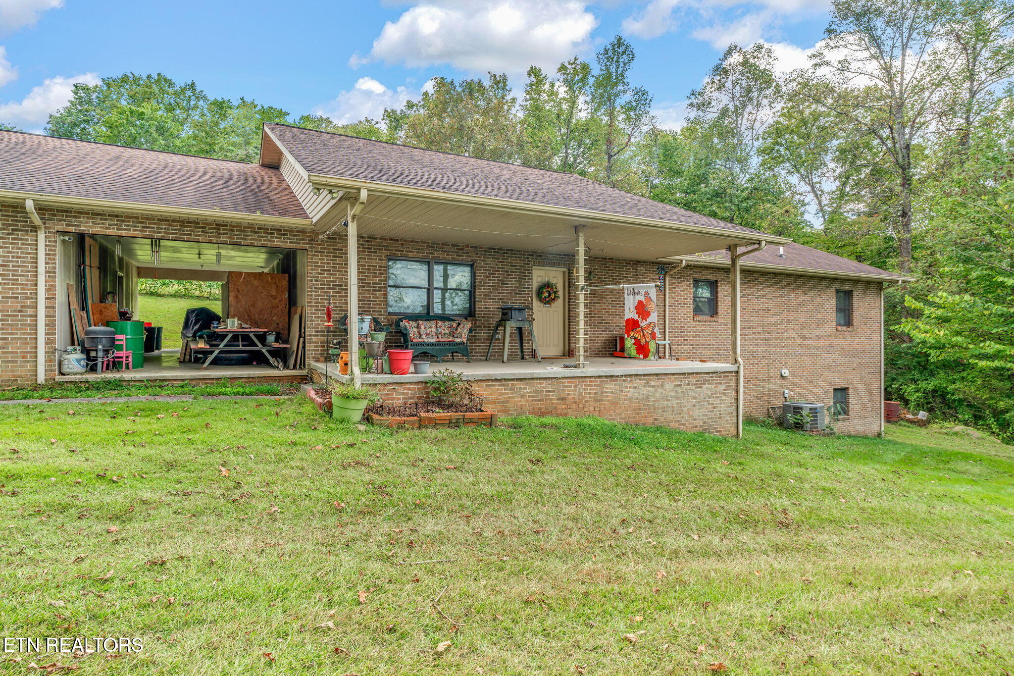 101 142 Autumn Lane Property Photo 38