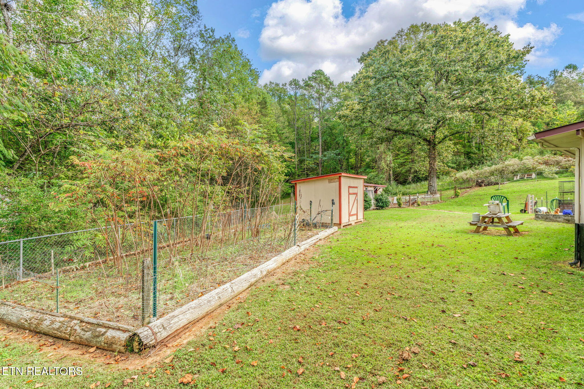 101 142 Autumn Lane Property Photo 40