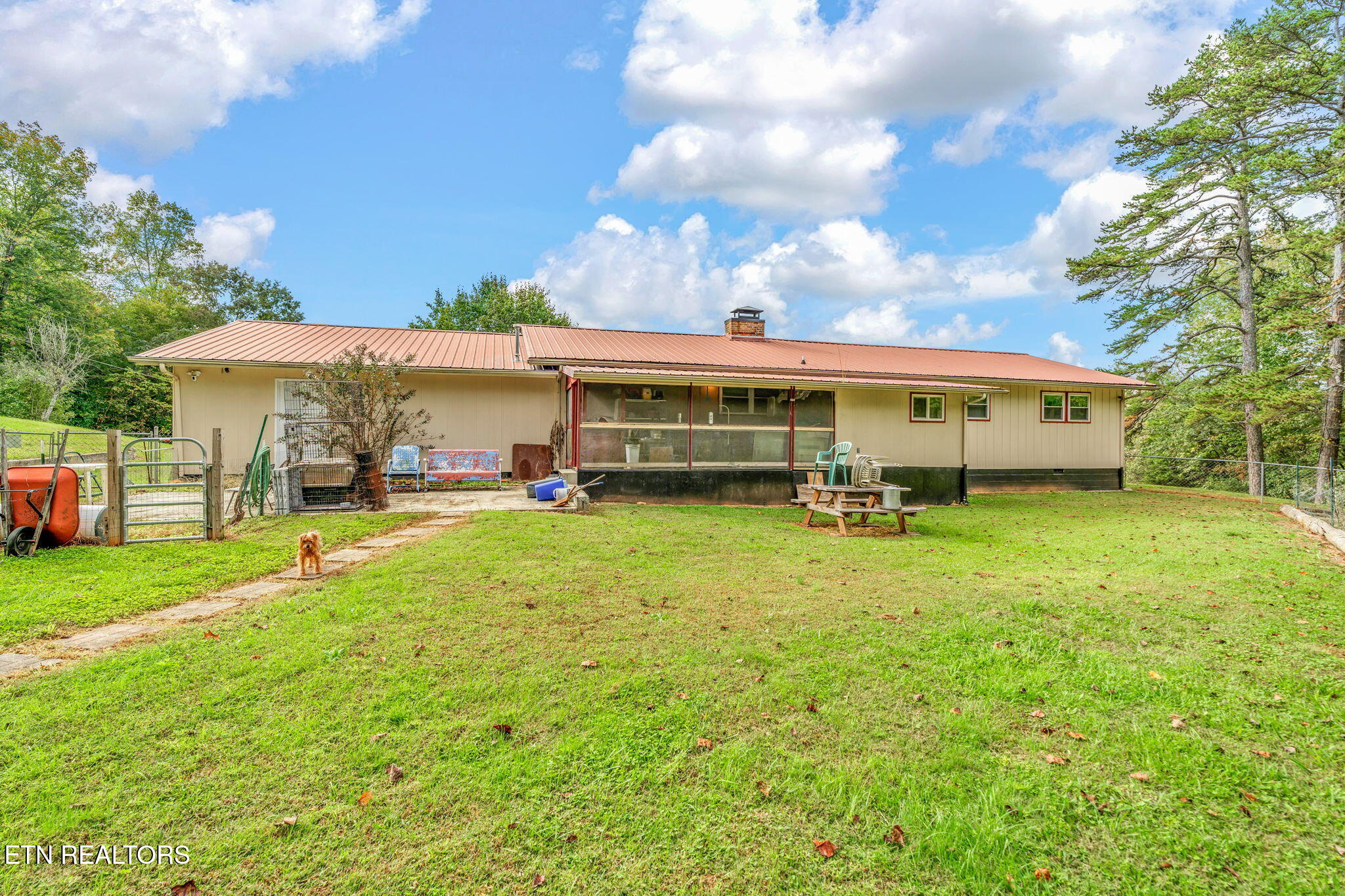 101 142 Autumn Lane Property Photo 41