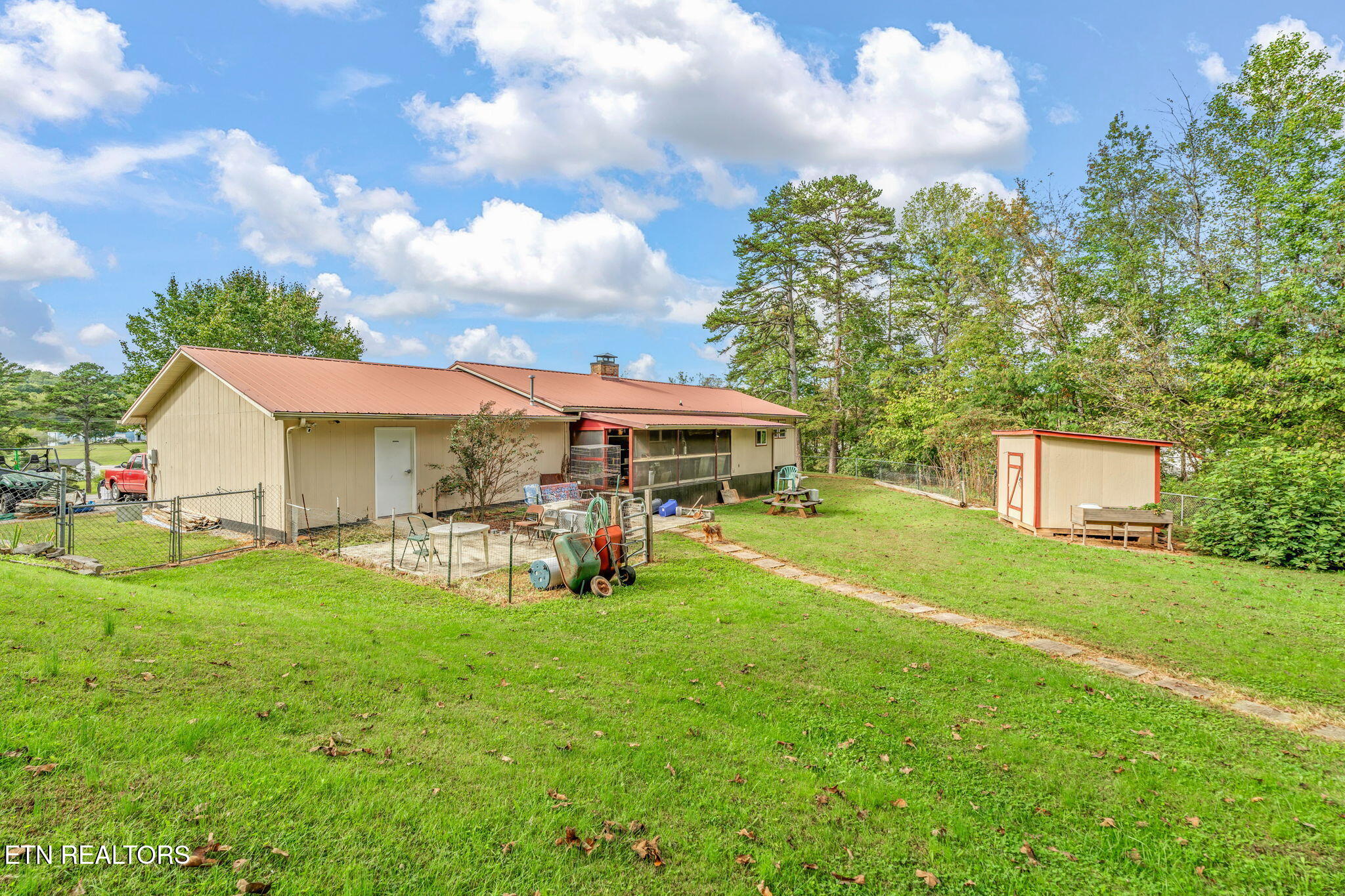 101 142 Autumn Lane Property Photo 42