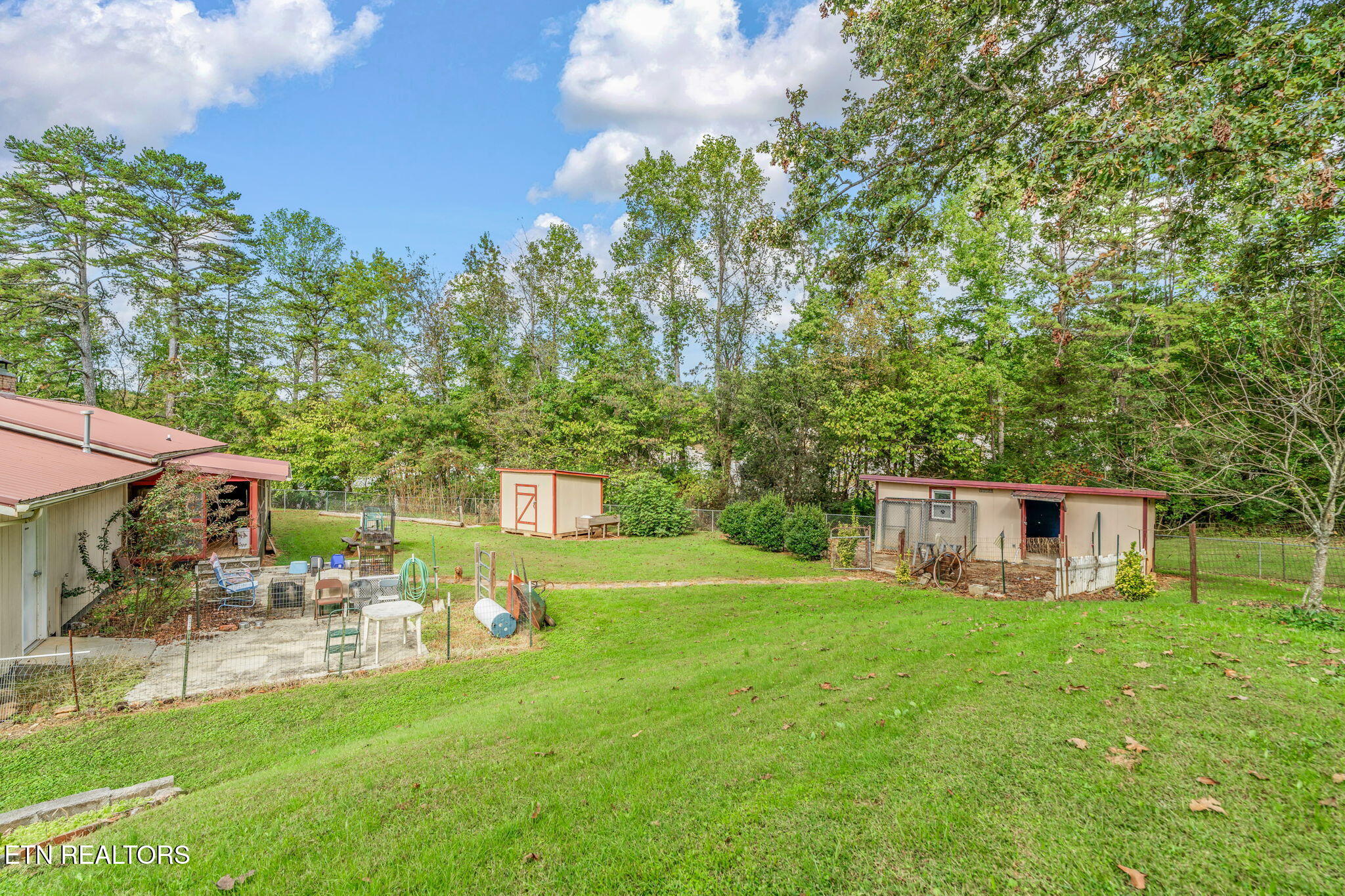 101 142 Autumn Lane Property Photo 43