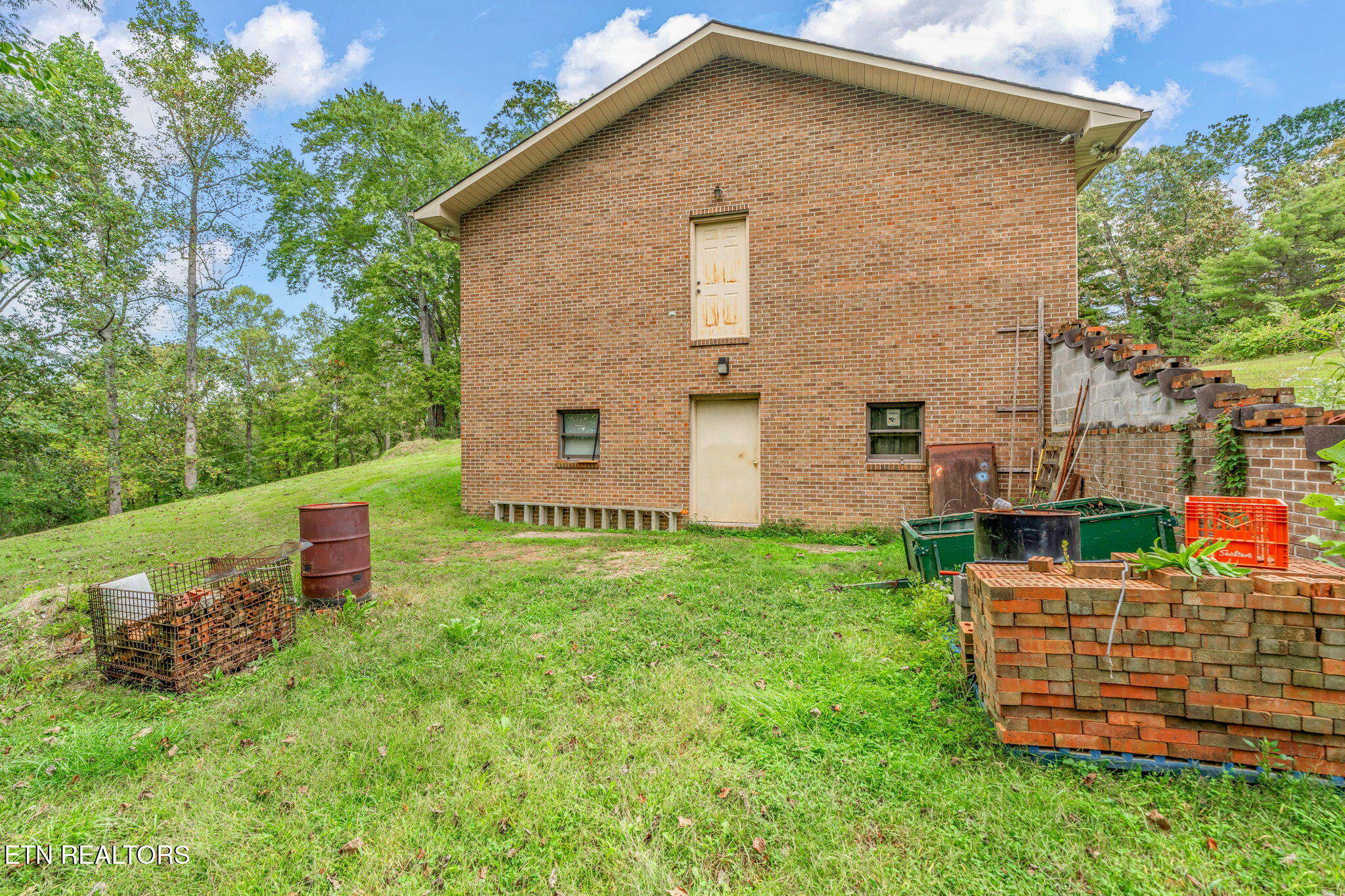 101 142 Autumn Lane Property Photo 45