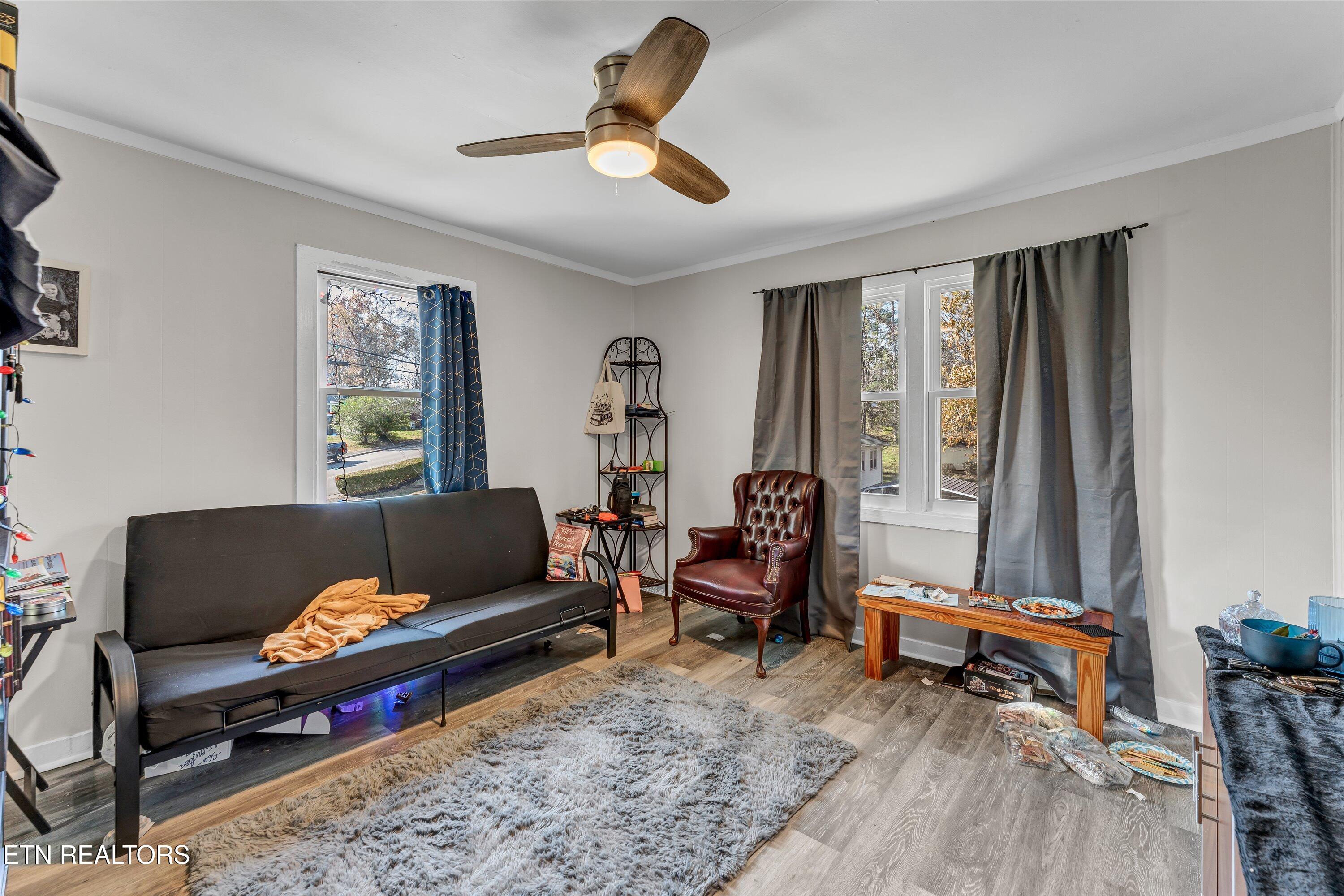 558/560 W Outer Drive Property Photo 4