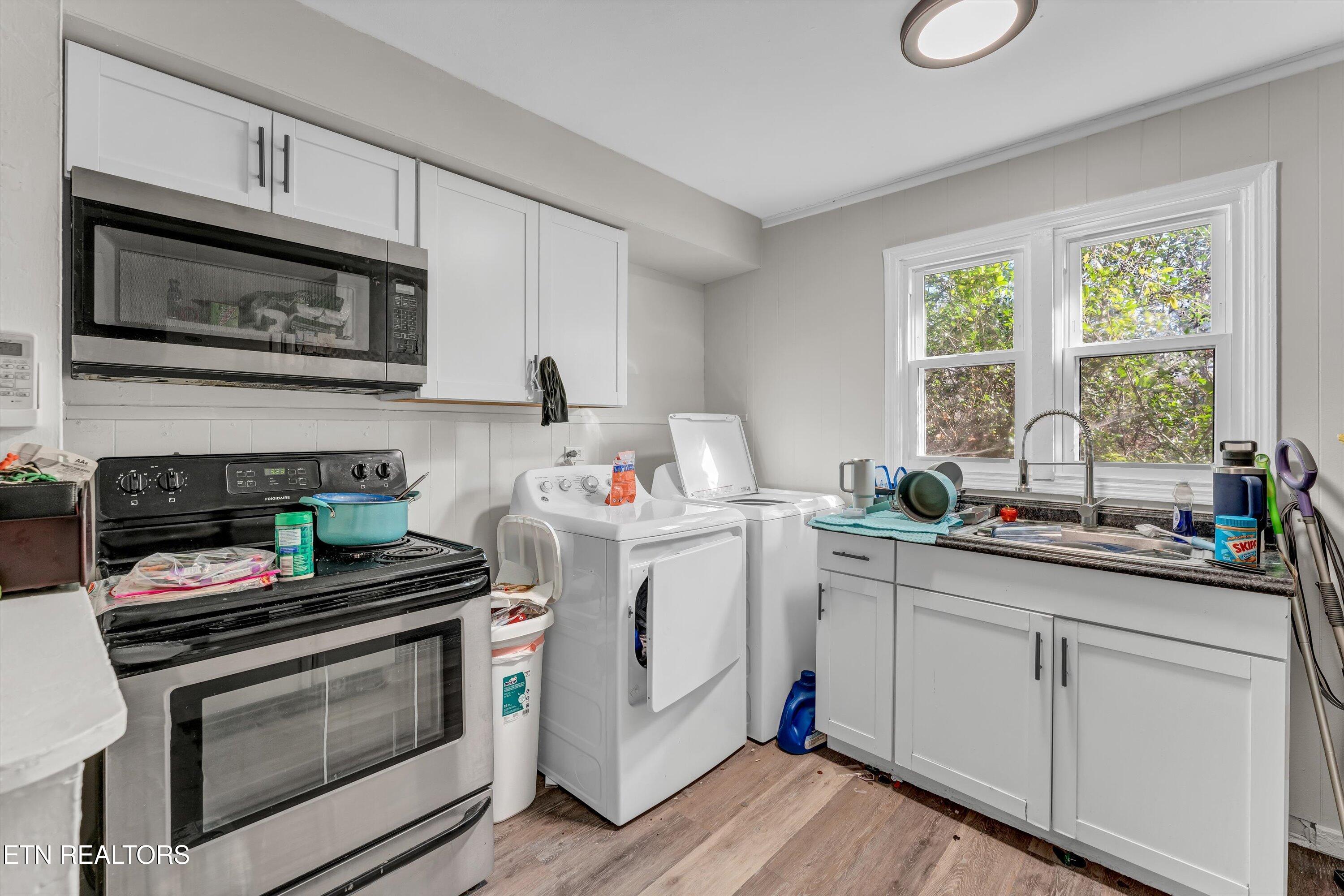 558/560 W Outer Drive Property Photo 7