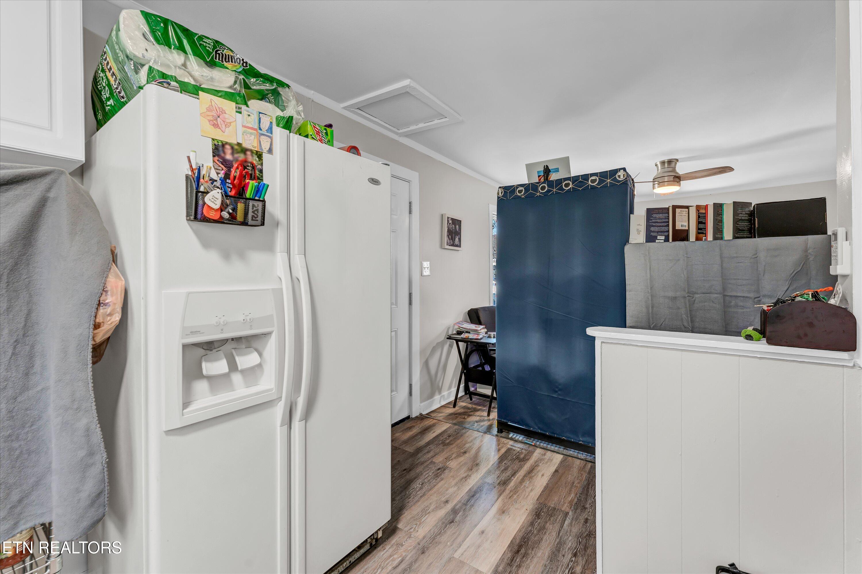 558/560 W Outer Drive Property Photo 8