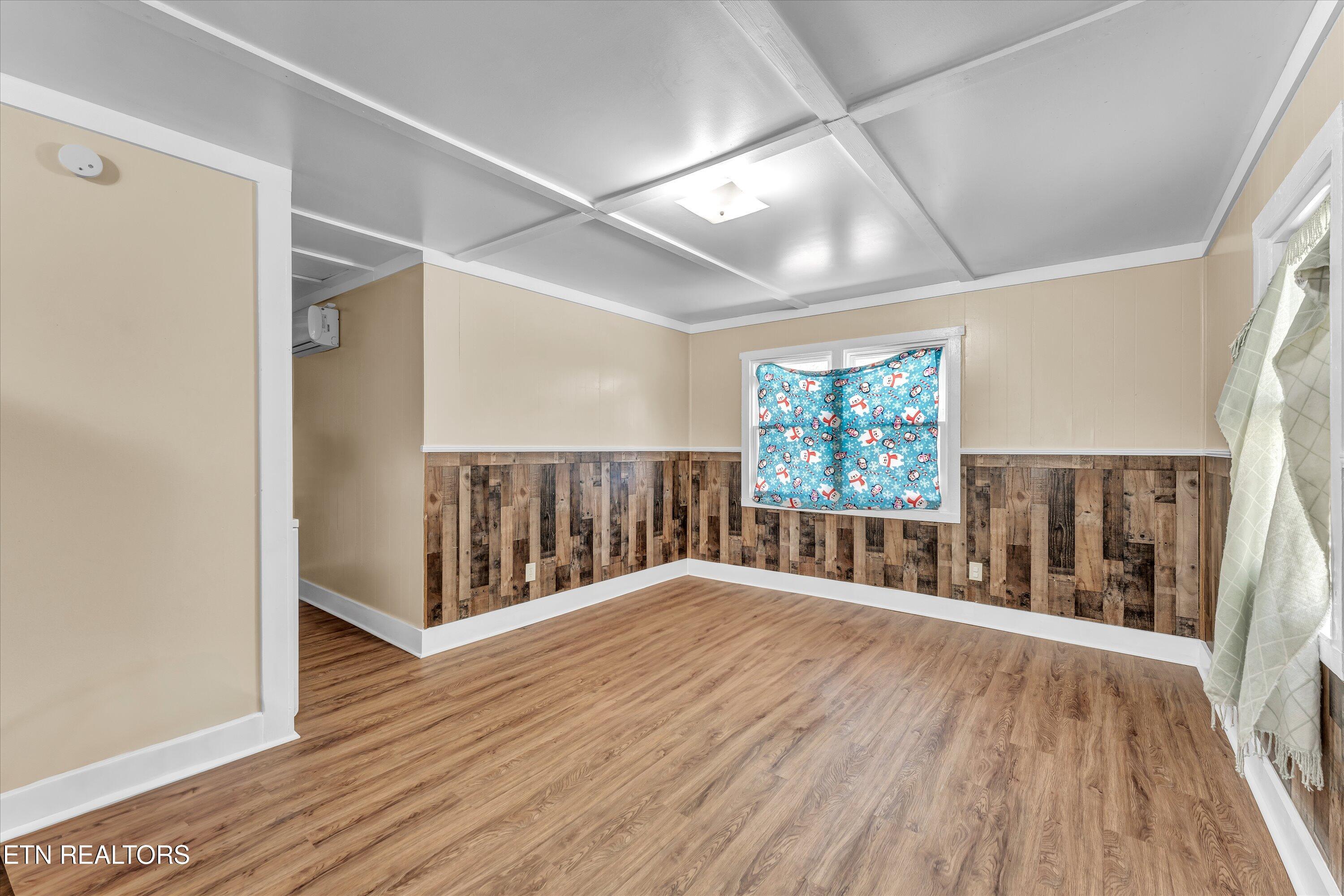 558/560 W Outer Drive Property Photo 14