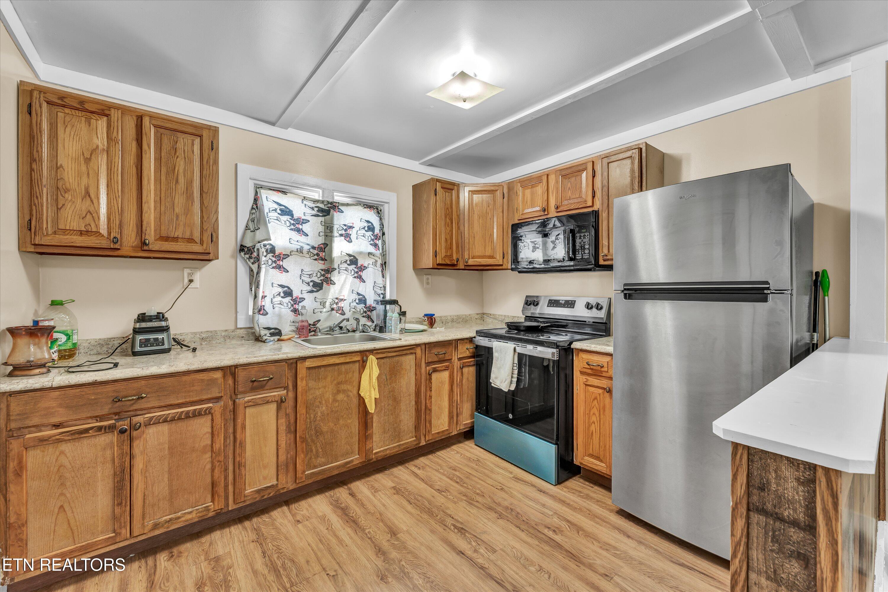 558/560 W Outer Drive Property Photo 16