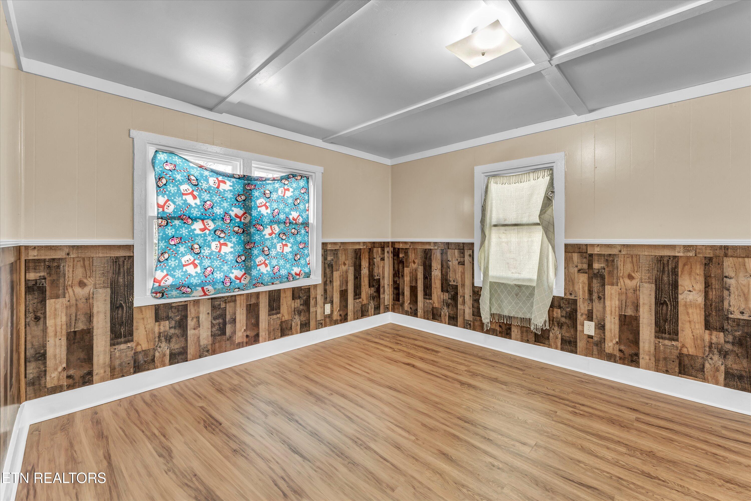 558/560 W Outer Drive Property Photo 19