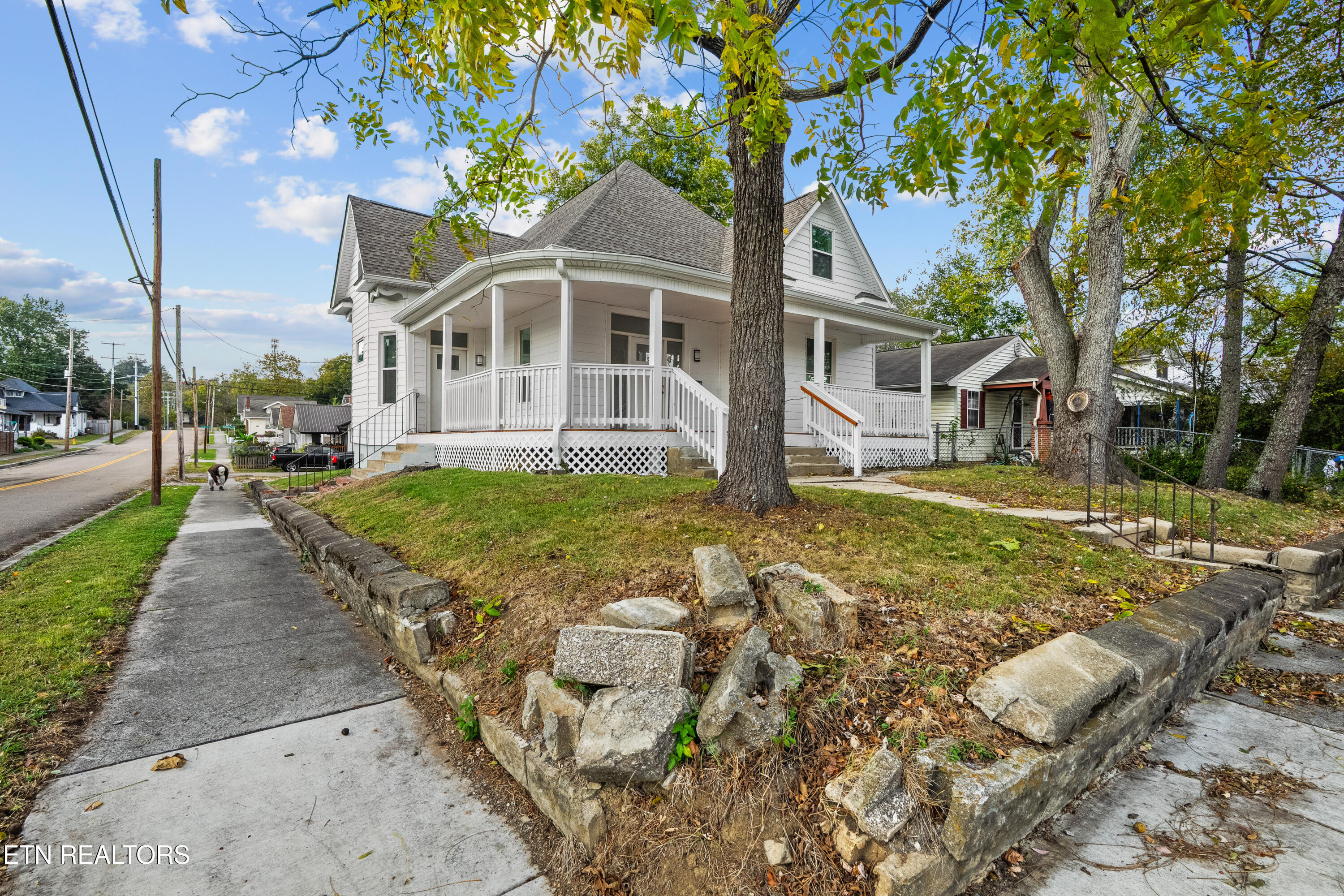 2501 E 5th Ave Property Photo 2