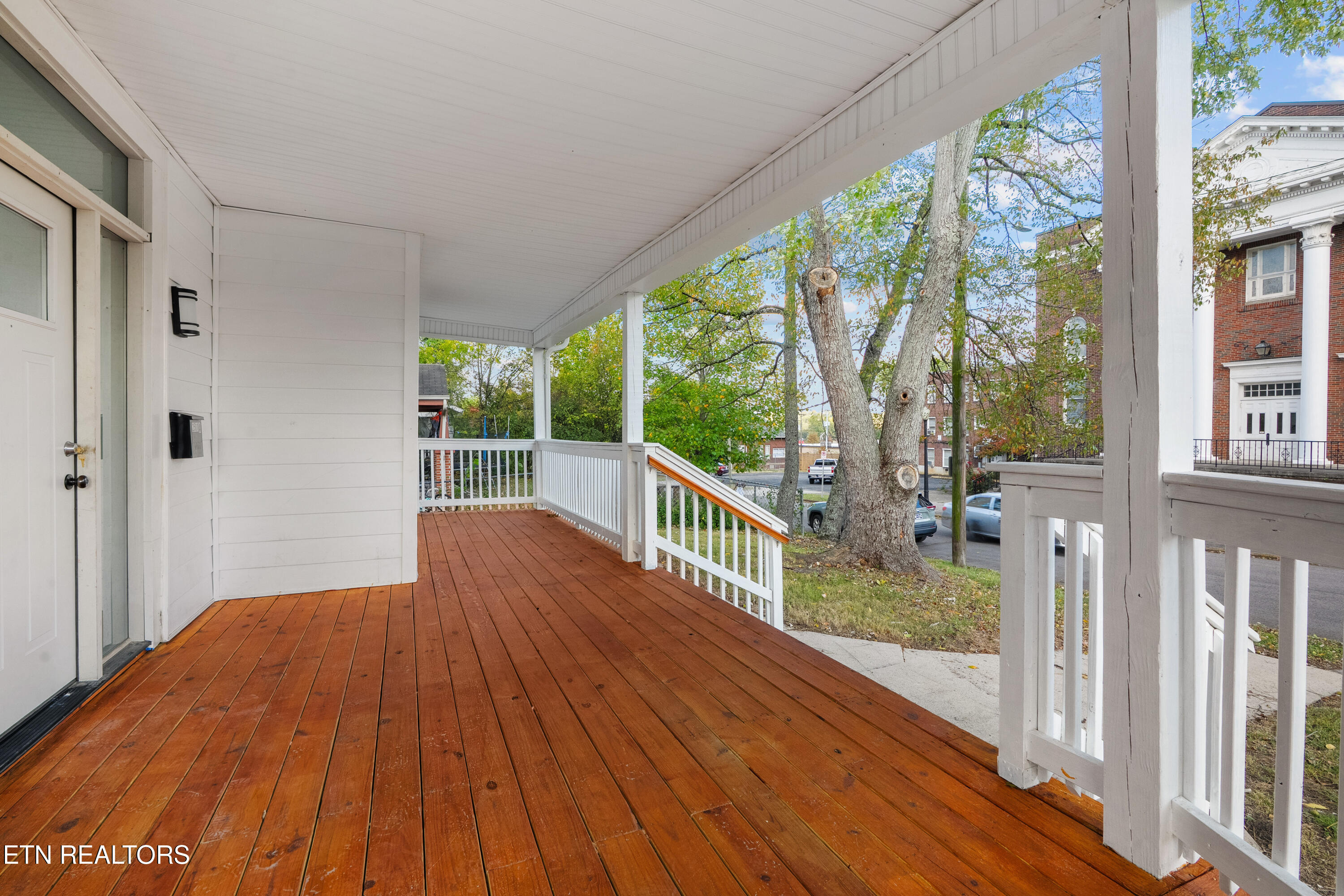 2501 E 5th Ave Property Photo 3