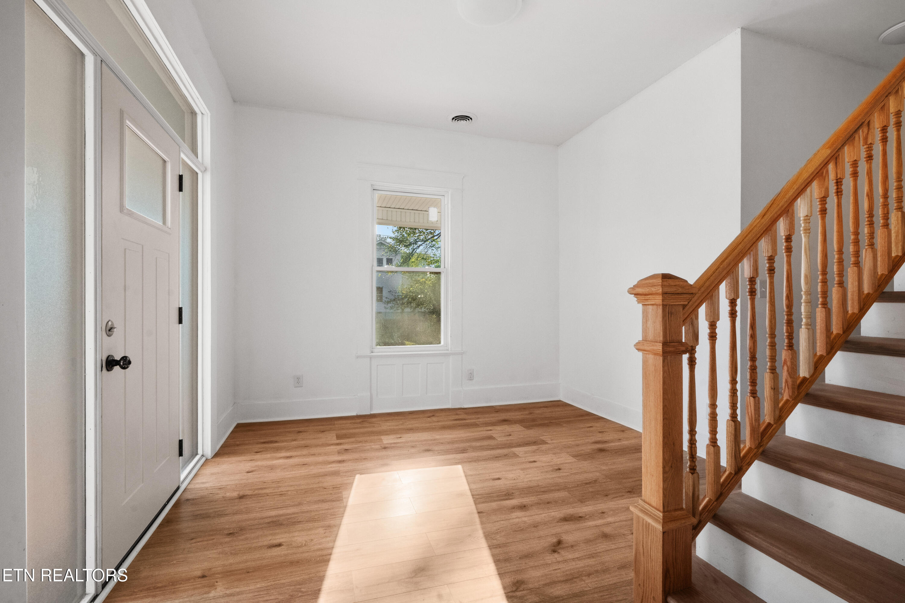 2501 E 5th Ave Property Photo 8