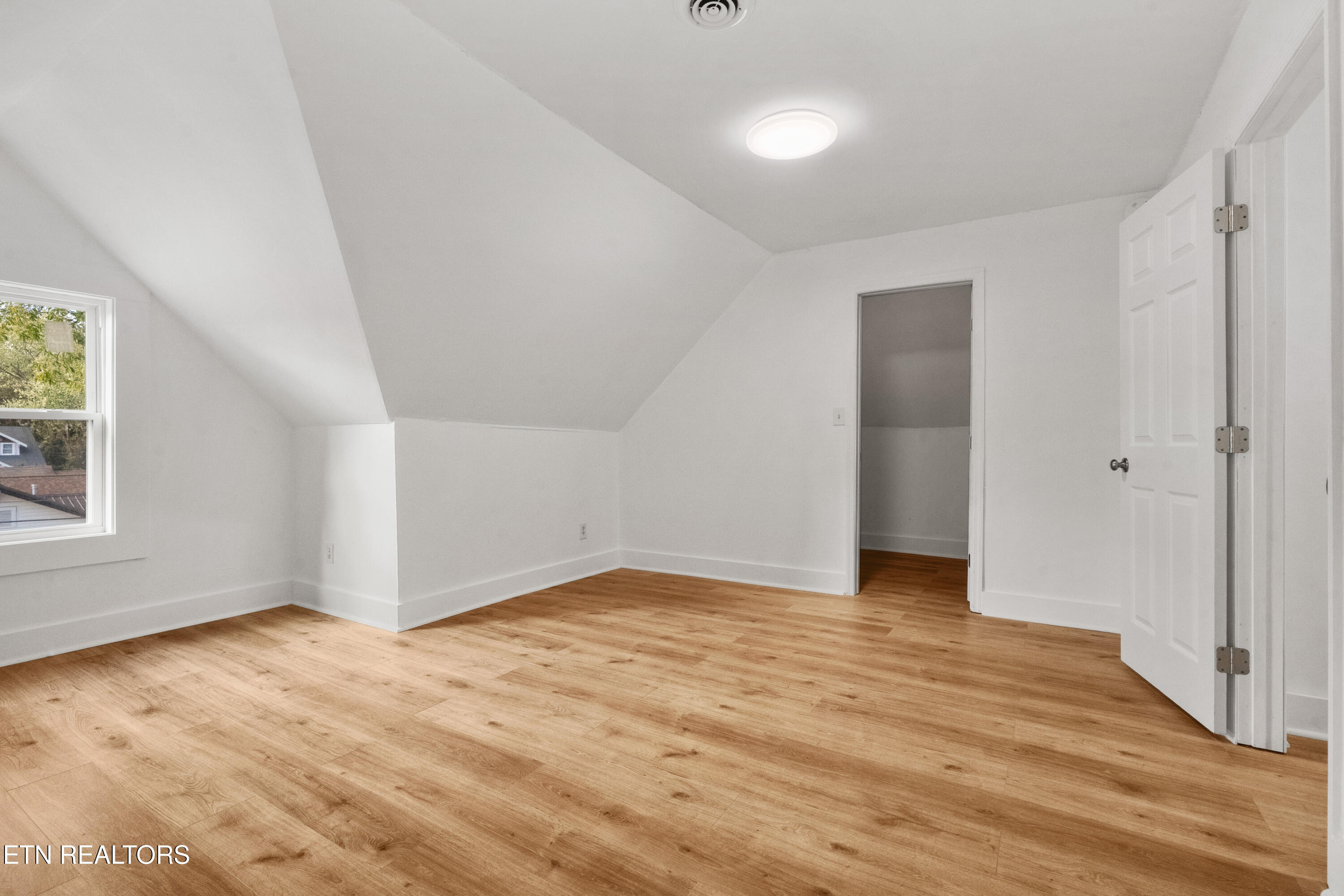 2501 E 5th Ave Property Photo 11