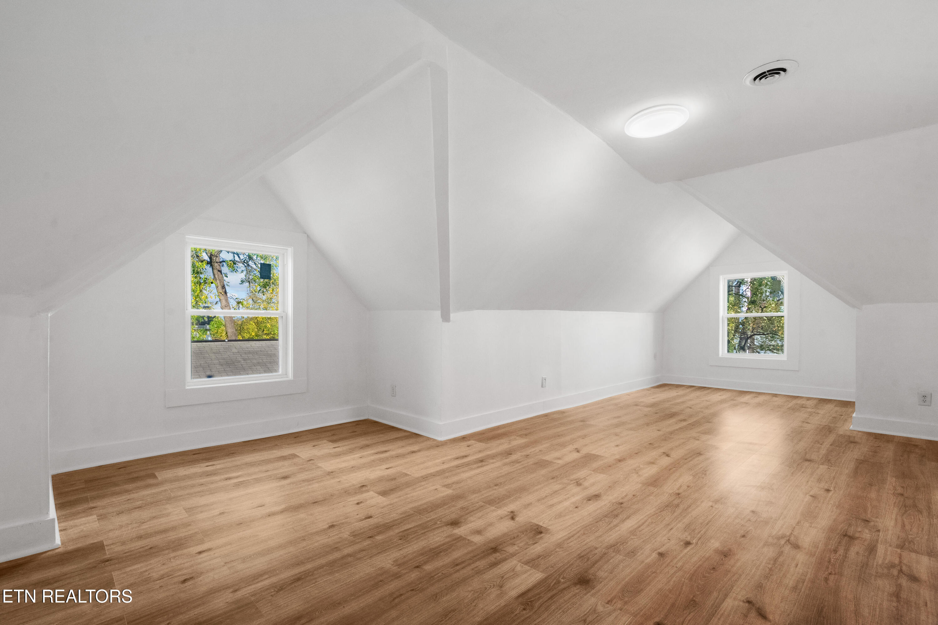 2501 E 5th Ave Property Photo 12