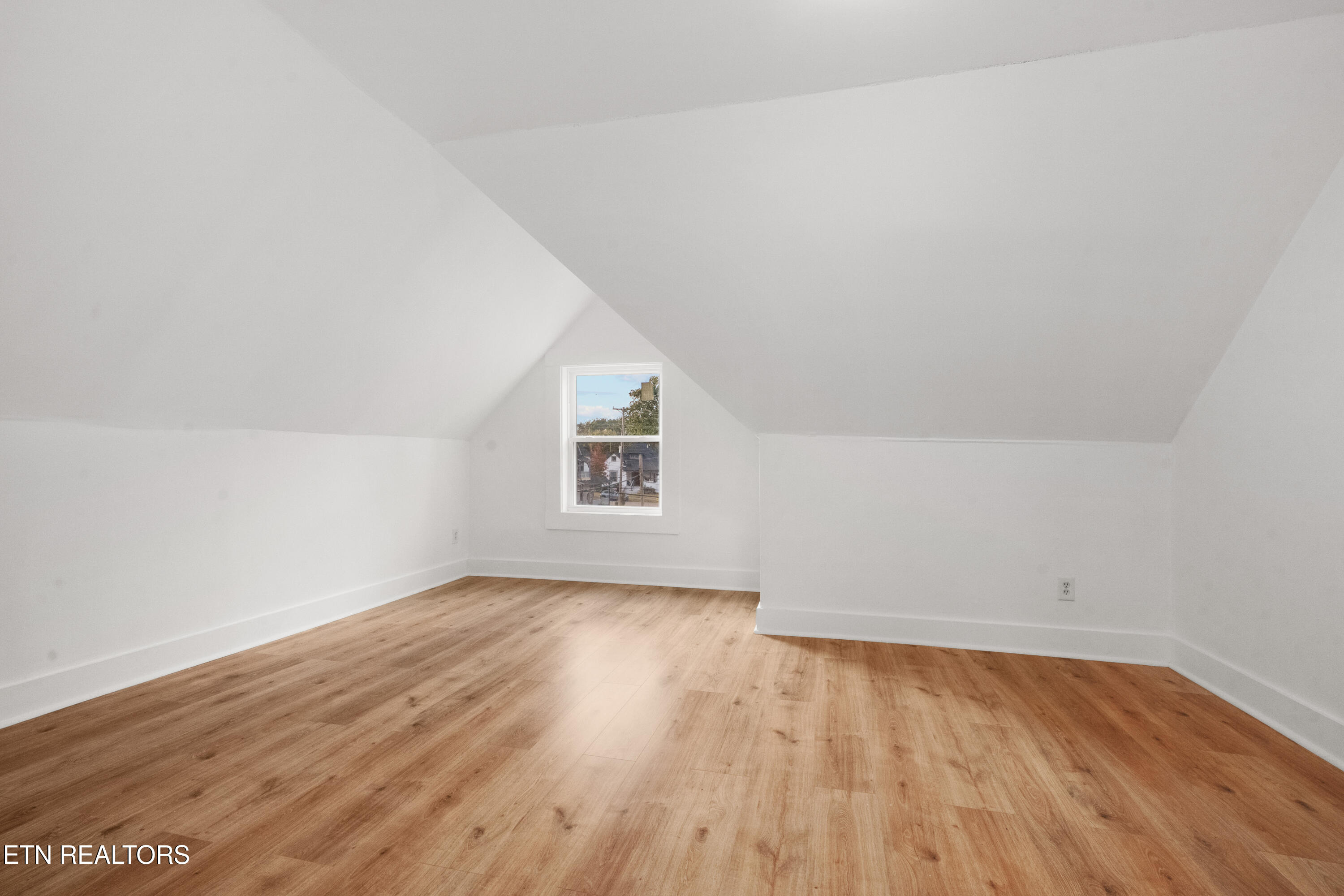 2501 E 5th Ave Property Photo 13