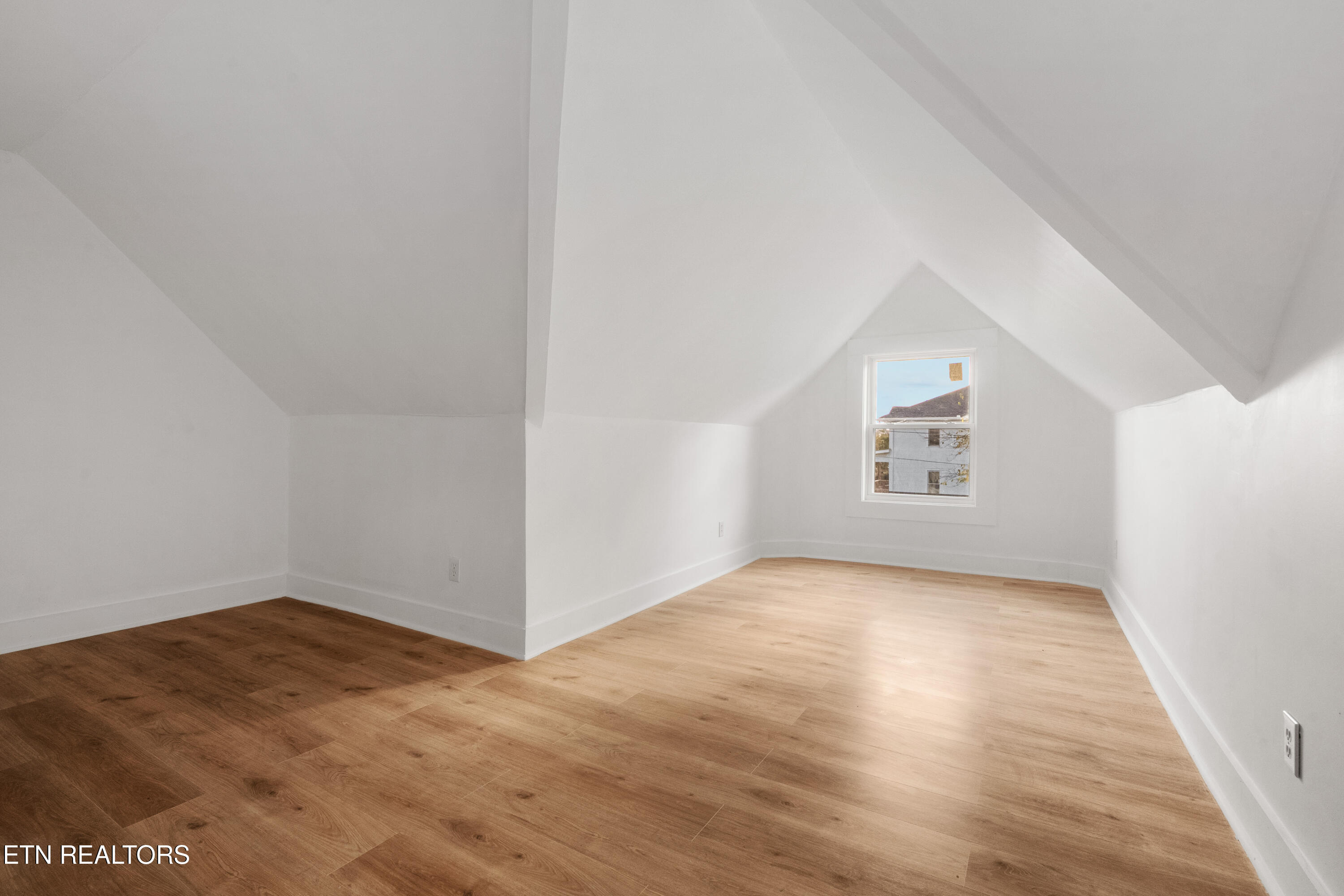 2501 E 5th Ave Property Photo 16