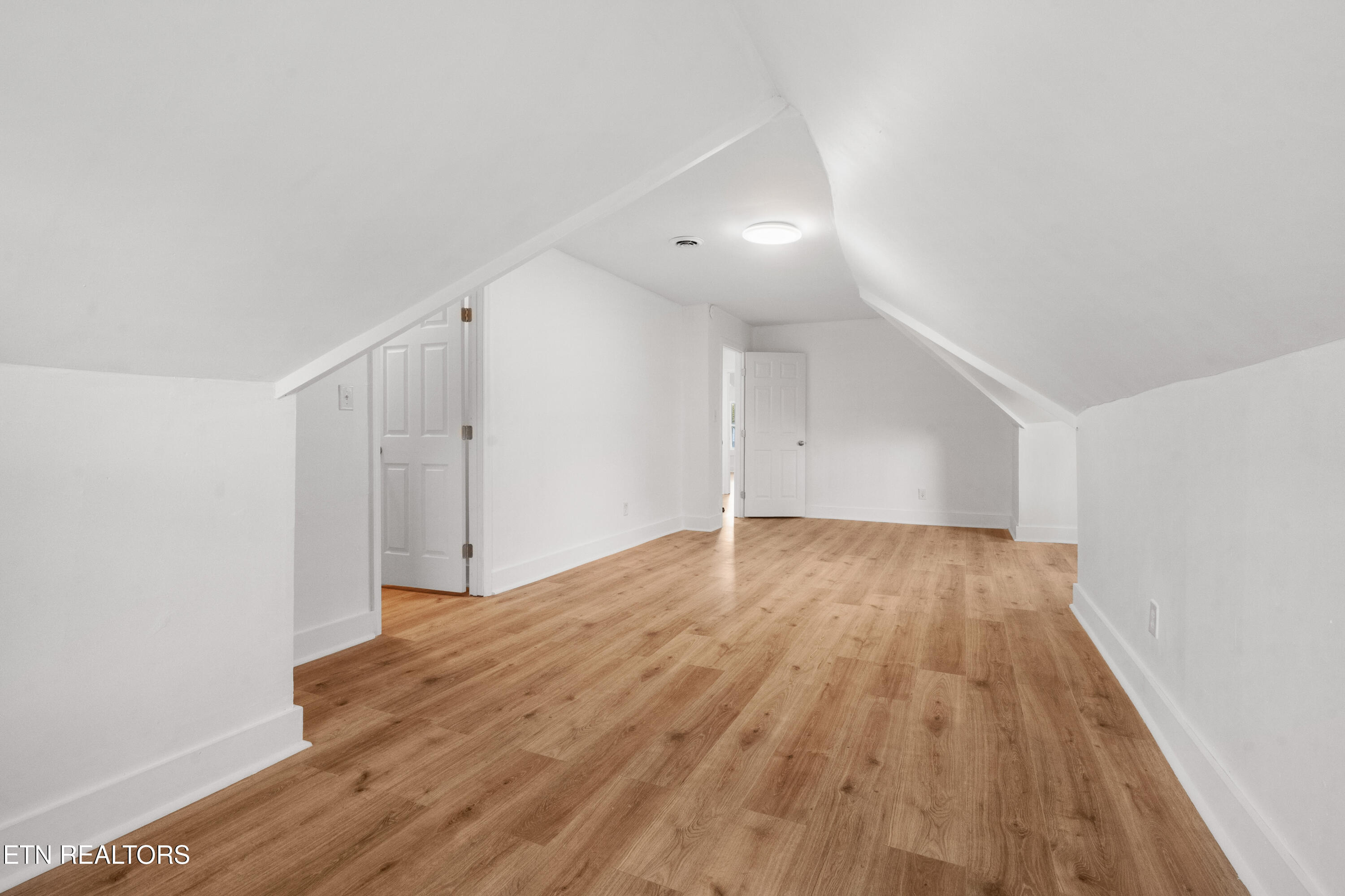 2501 E 5th Ave Property Photo 17