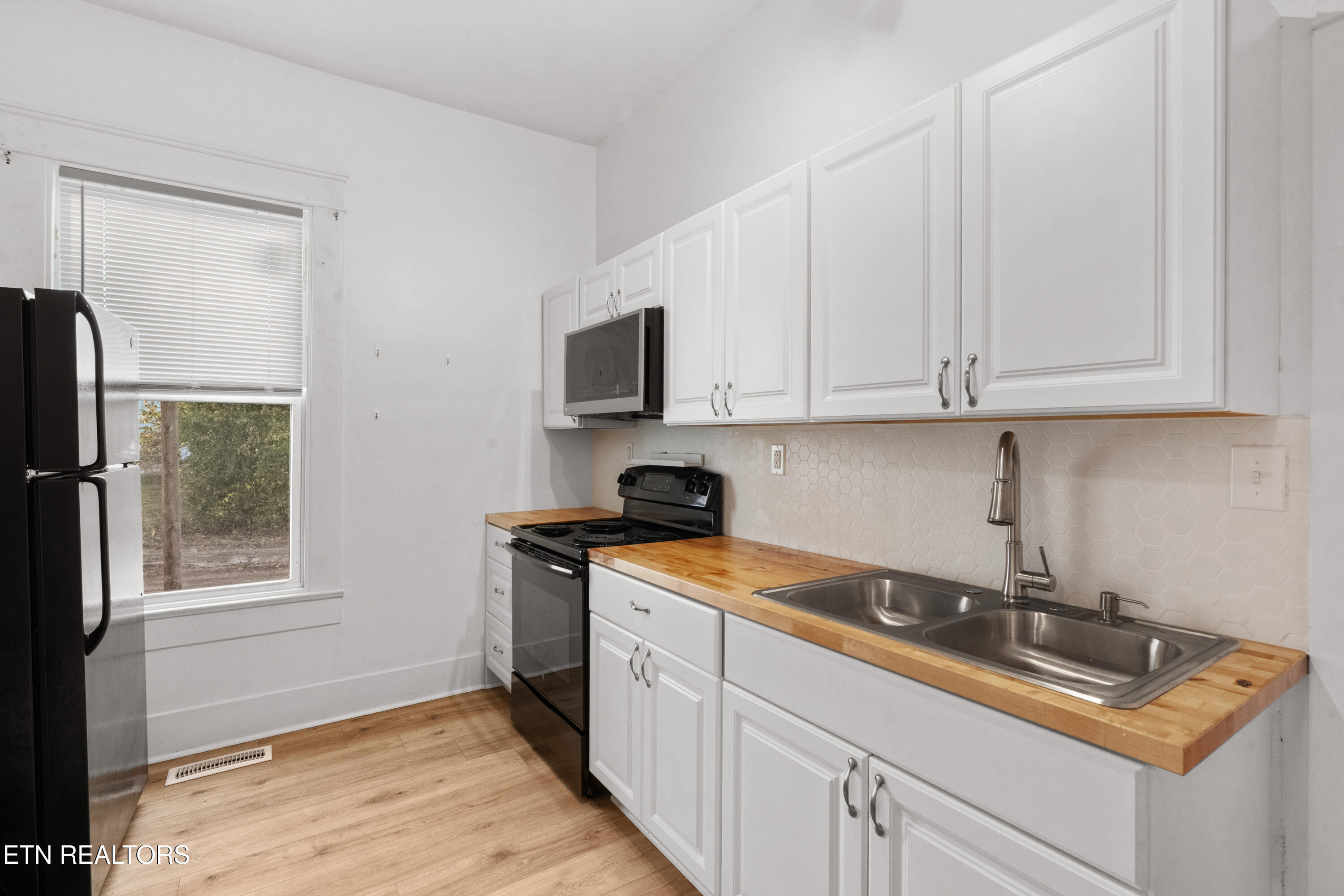 2501 E 5th Ave Property Photo 23