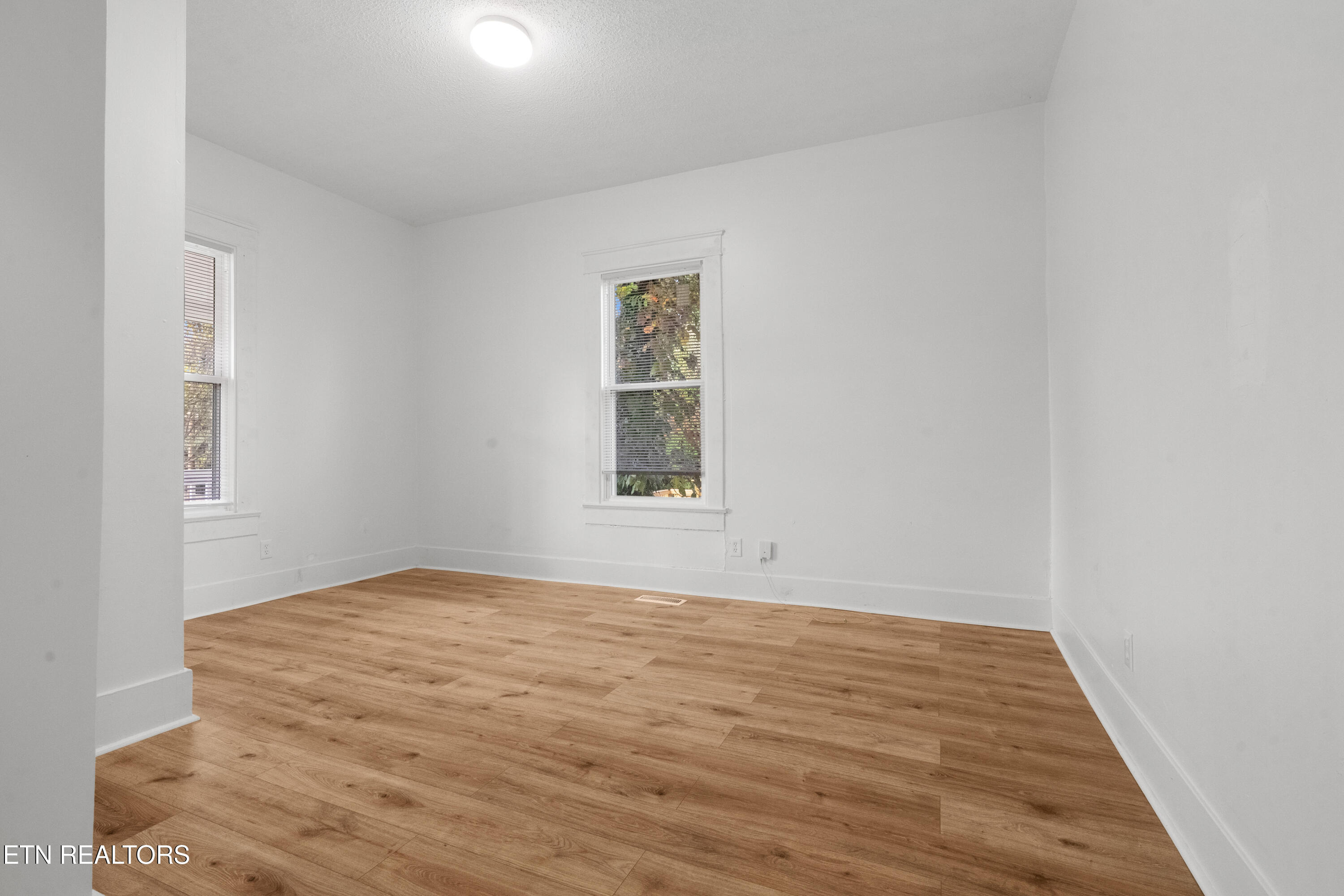 2501 E 5th Ave Property Photo 26