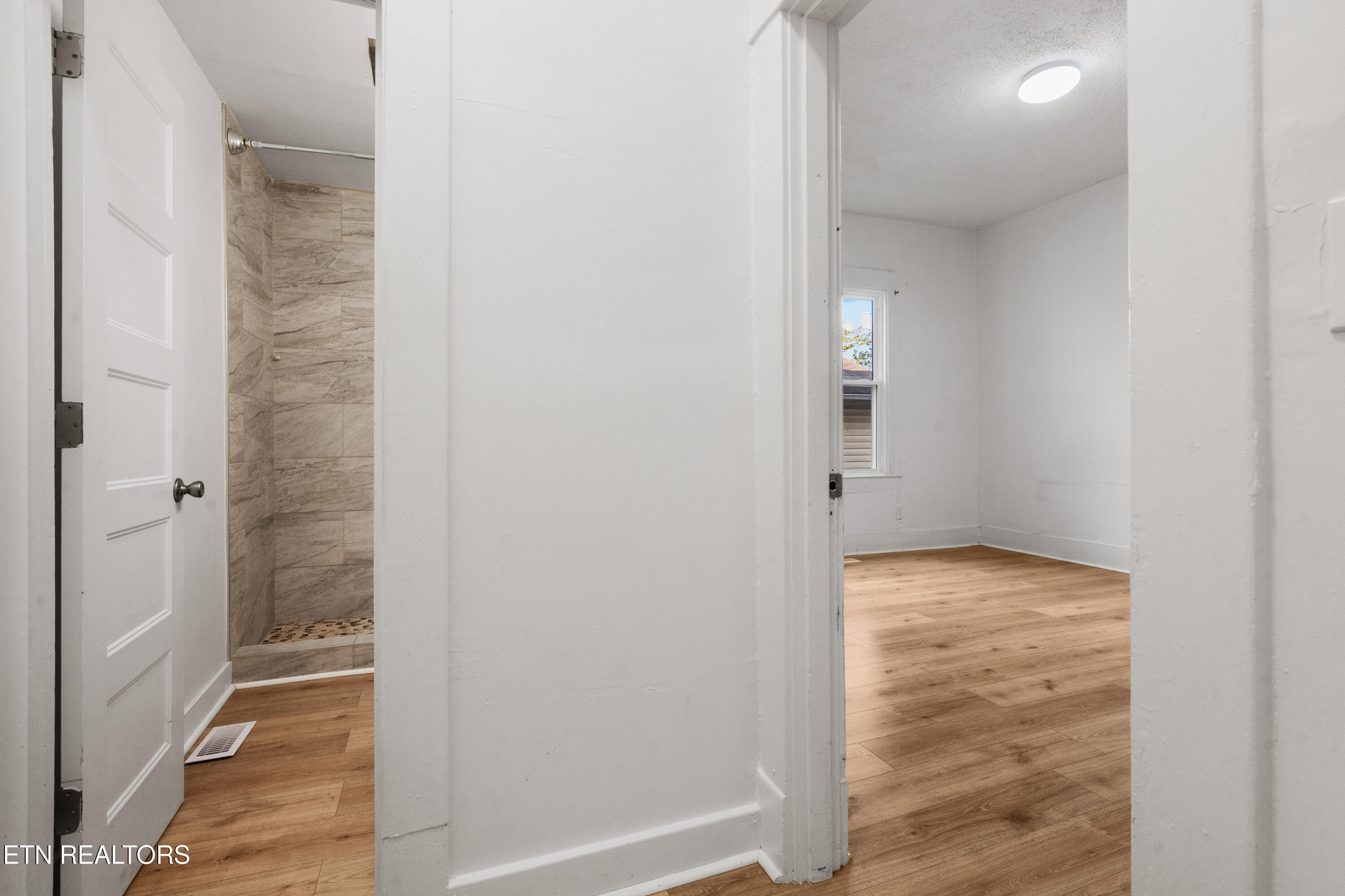 2501 E 5th Ave Property Photo 27