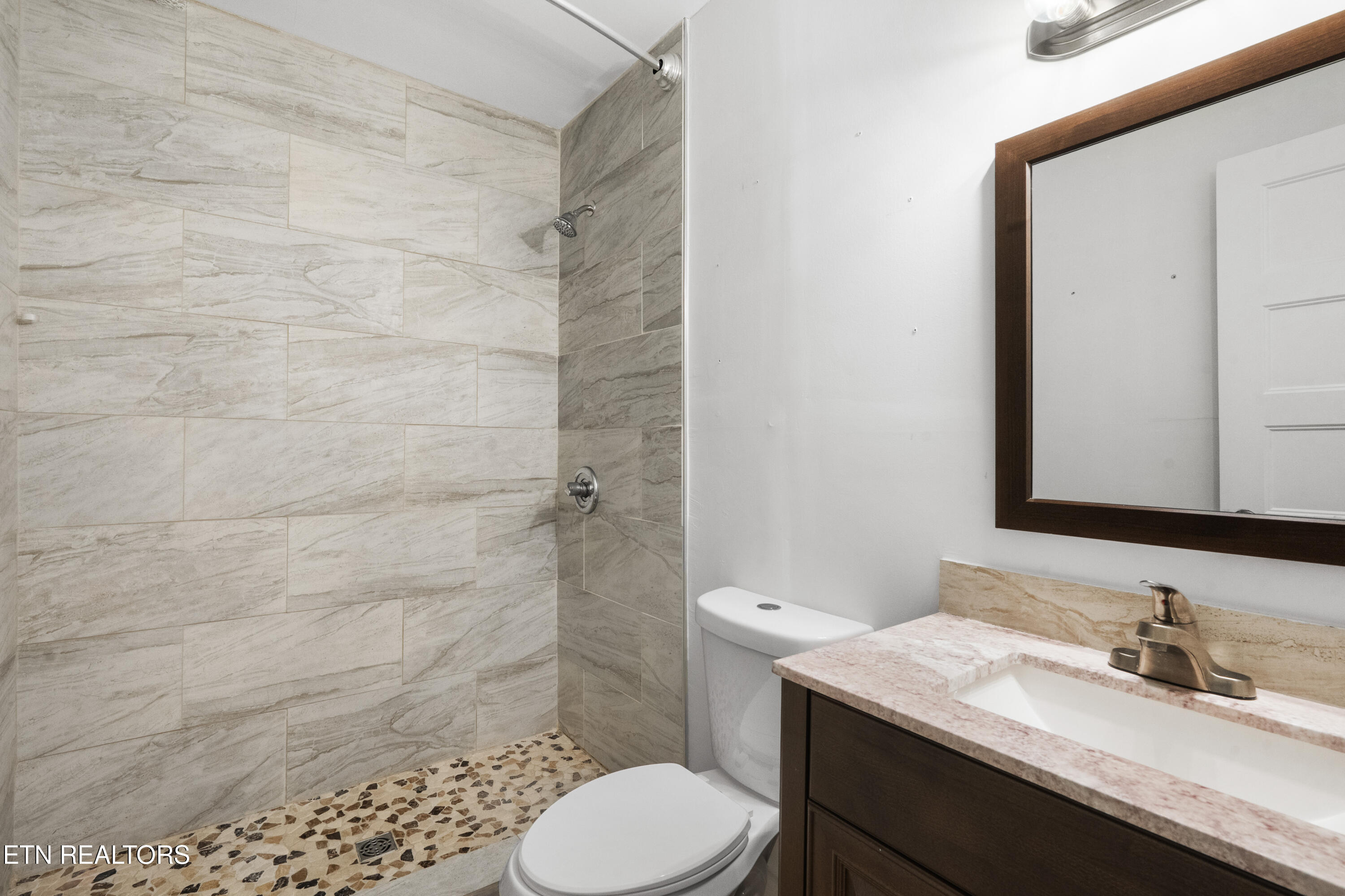 2501 E 5th Ave Property Photo 28