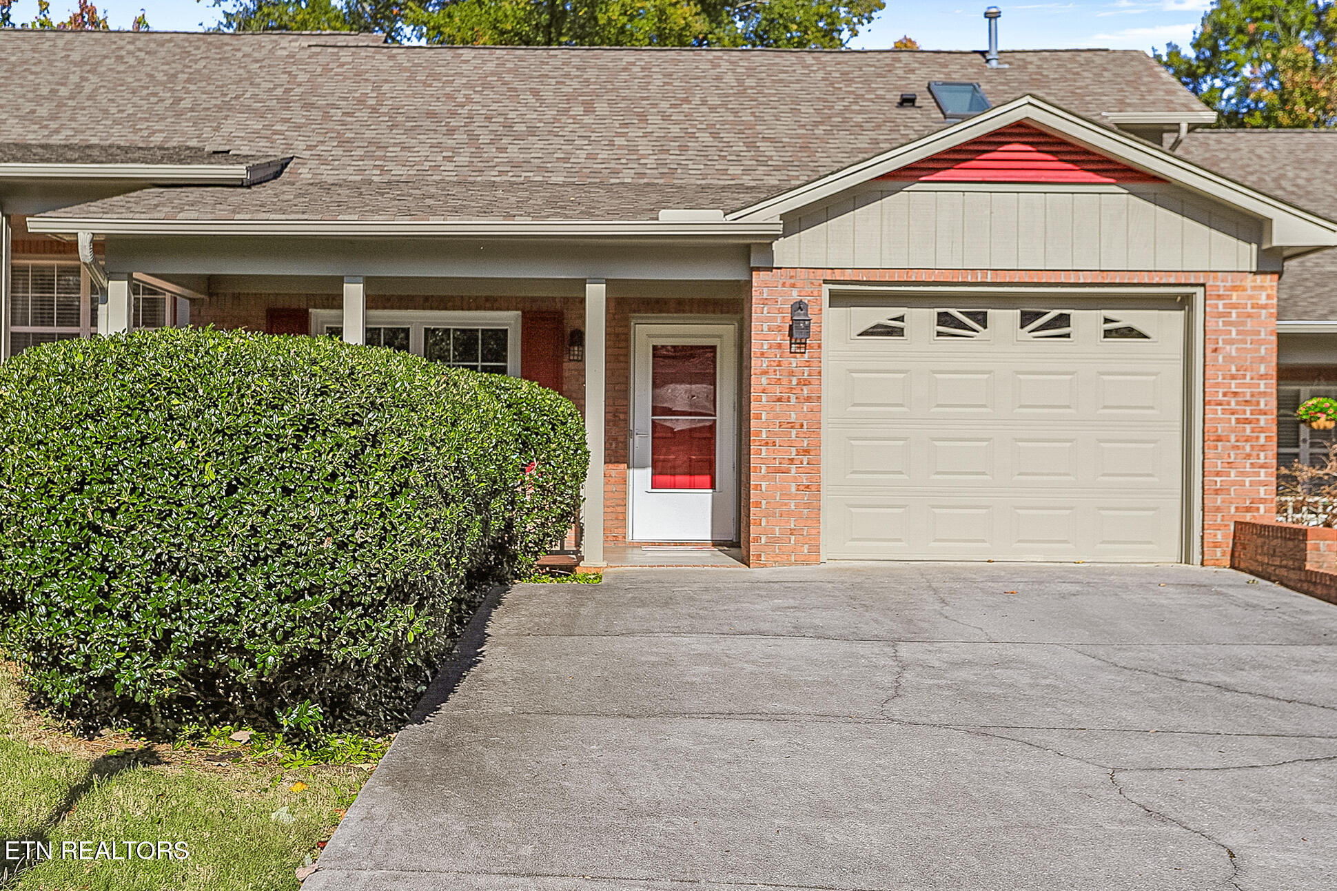 1958 Locarno Drive Property Photo 1