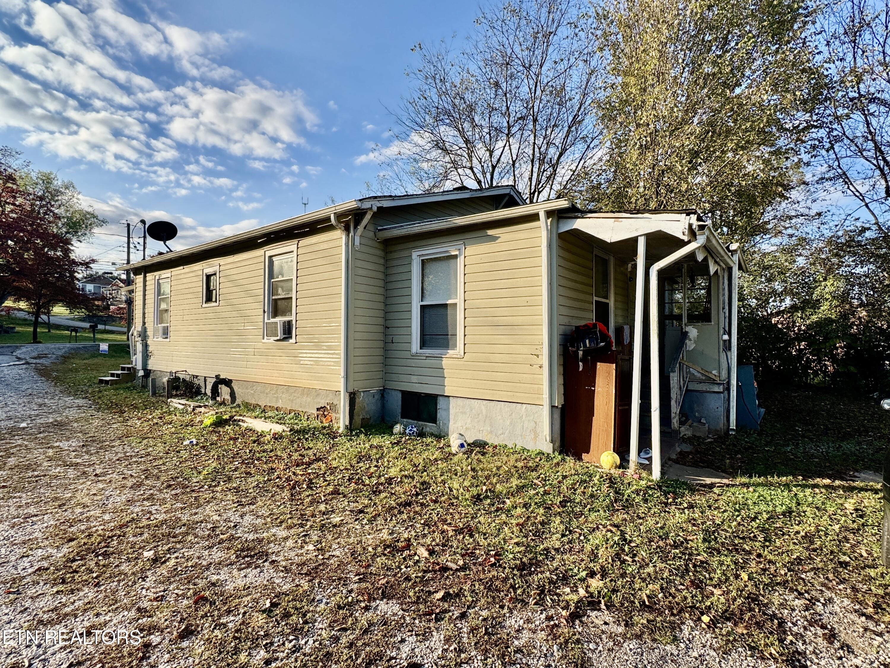 611 Glenoaks Drive Property Photo 3