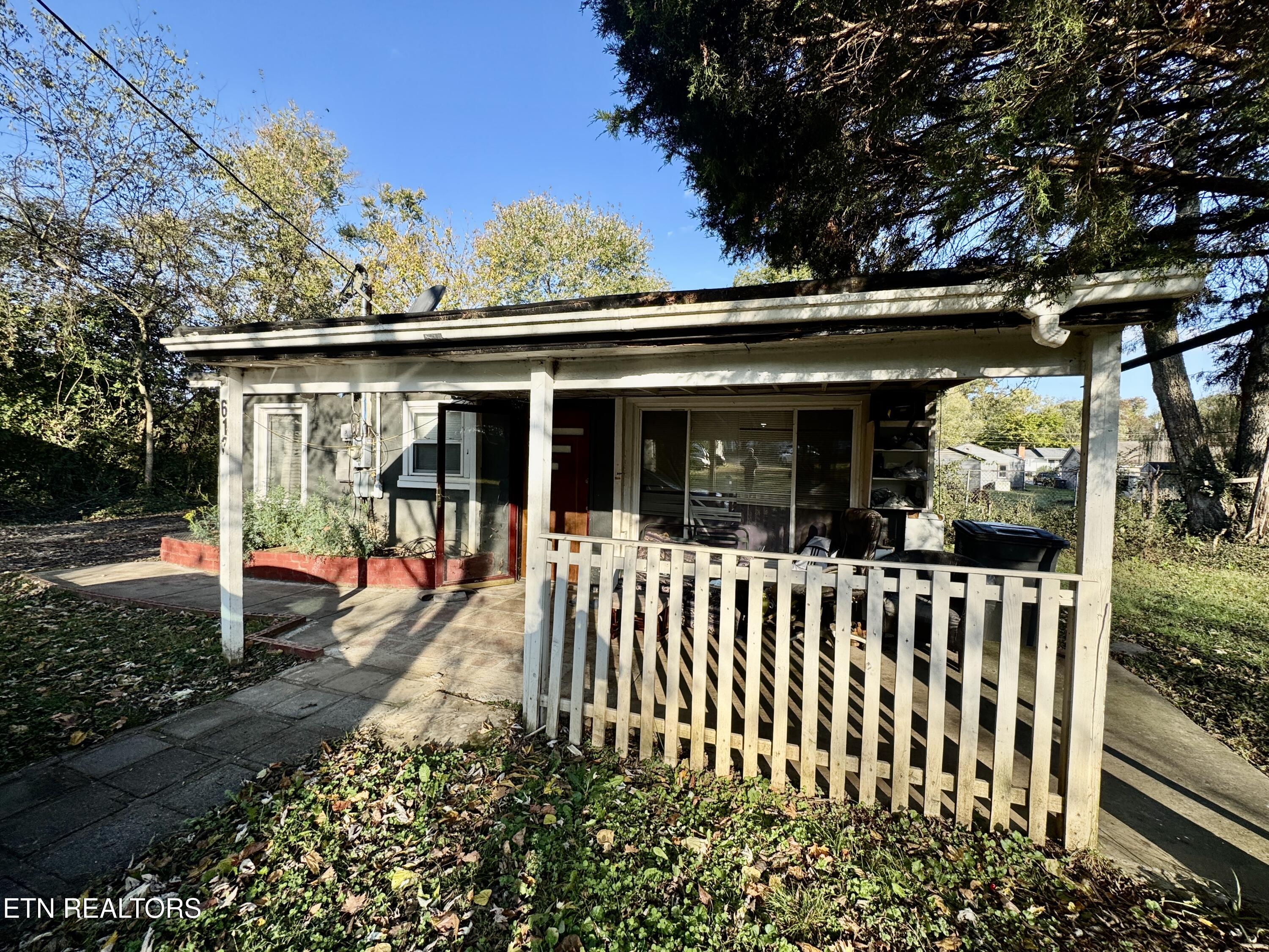 611 Glenoaks Drive Property Photo 14