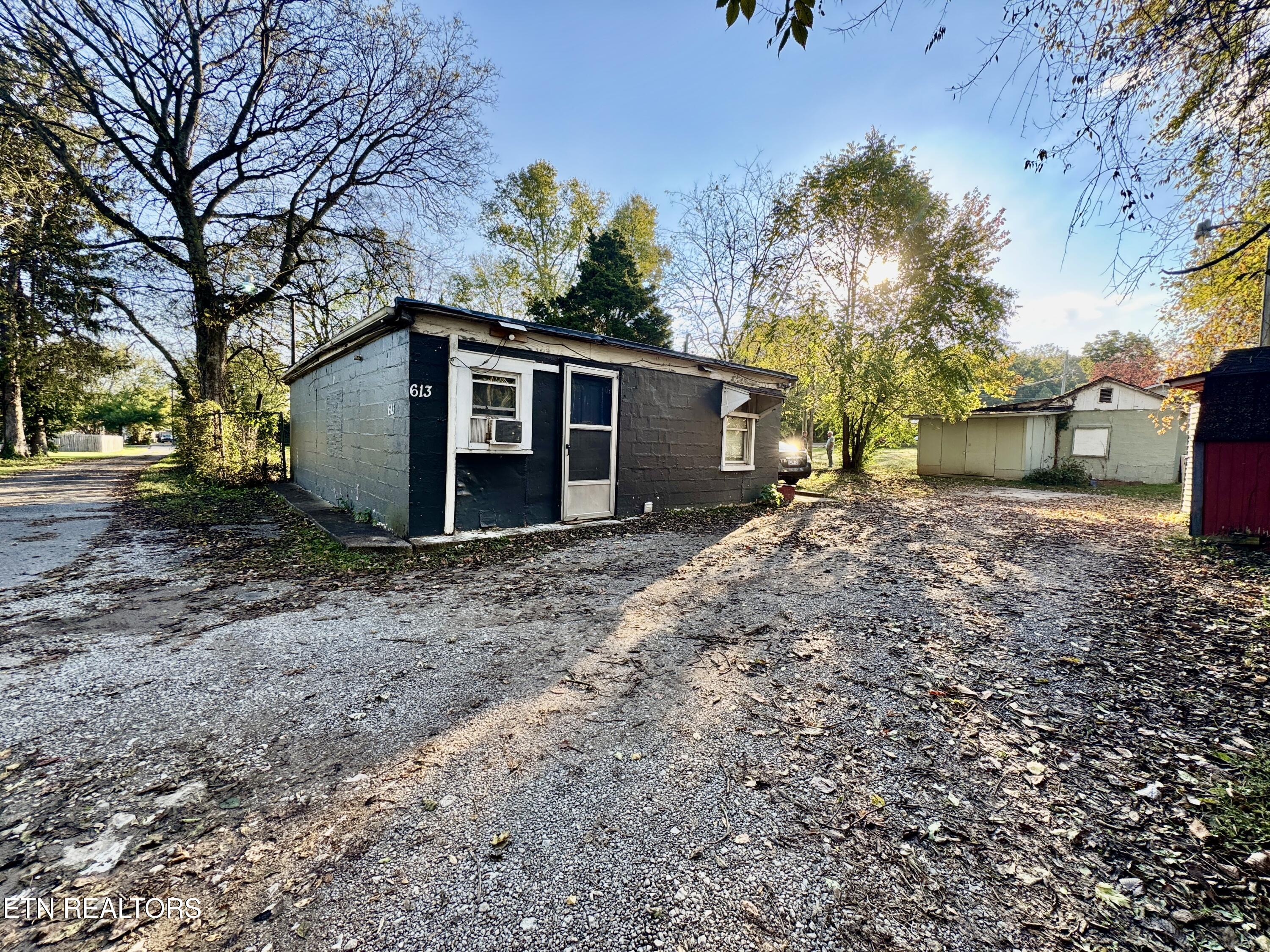 611 Glenoaks Drive Property Photo 15