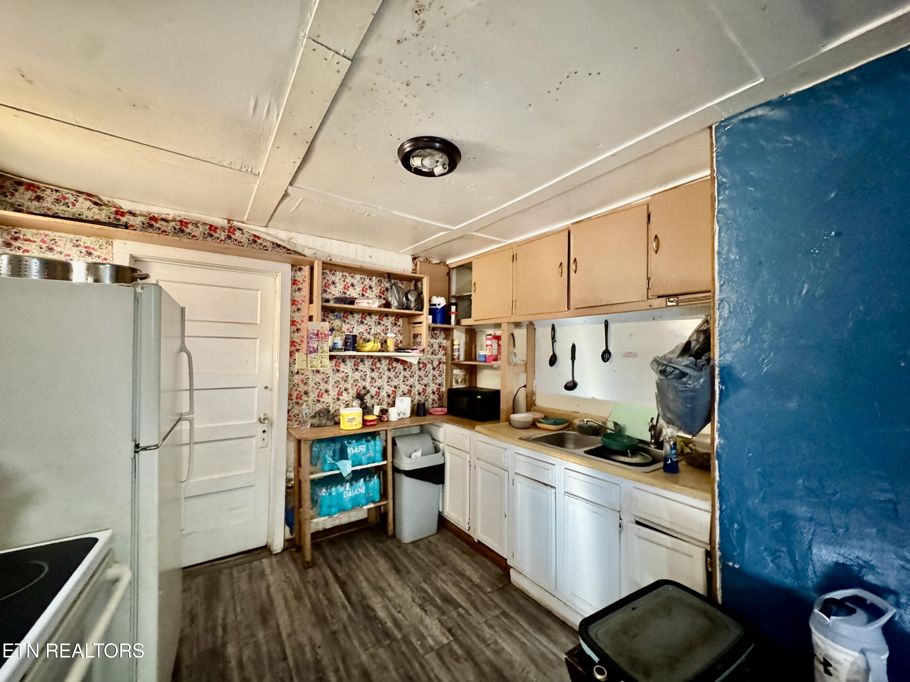 611 Glenoaks Drive Property Photo 17