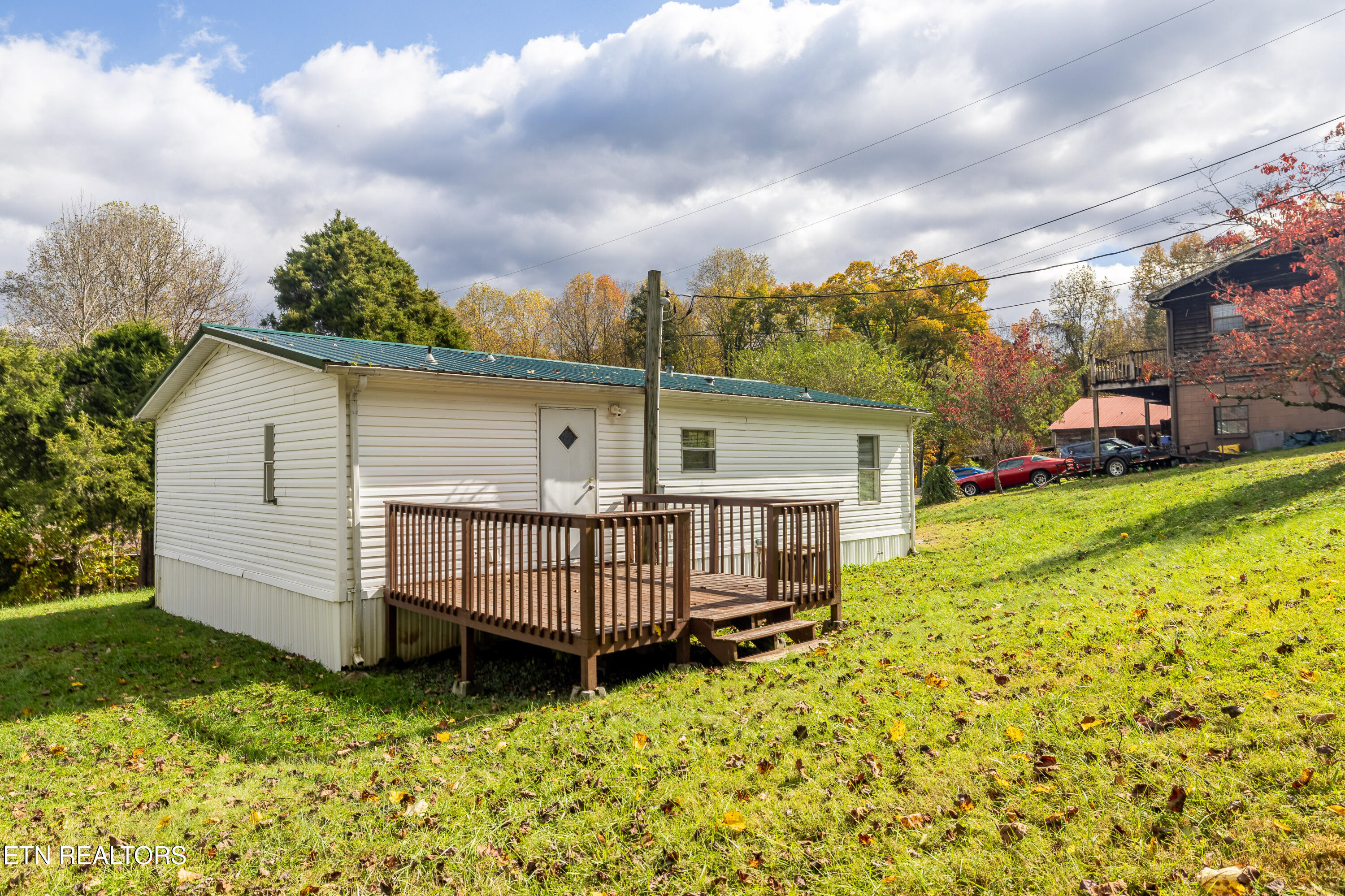 124 Davis Rd Property Photo 4