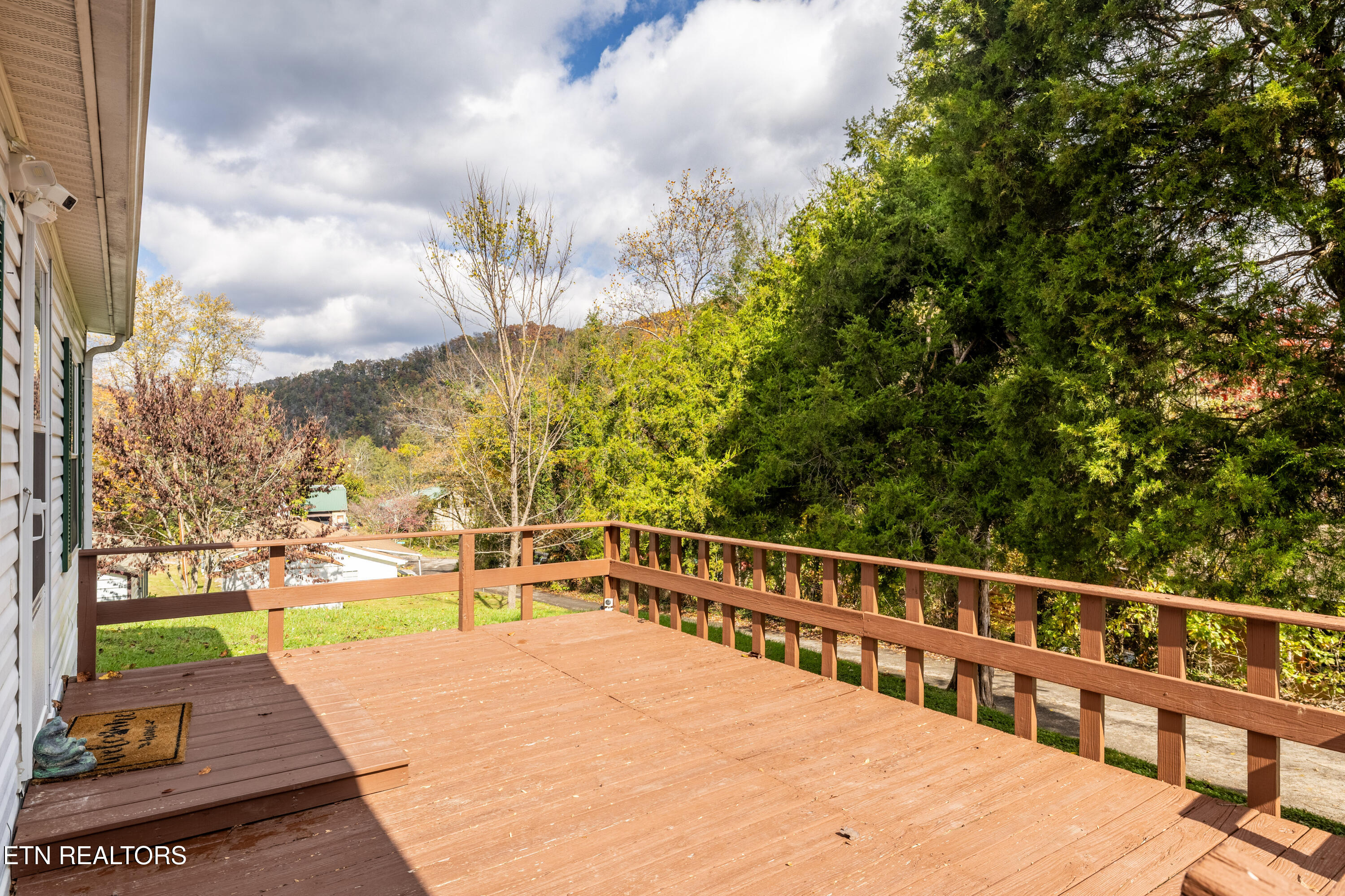 124 Davis Rd Property Photo 6