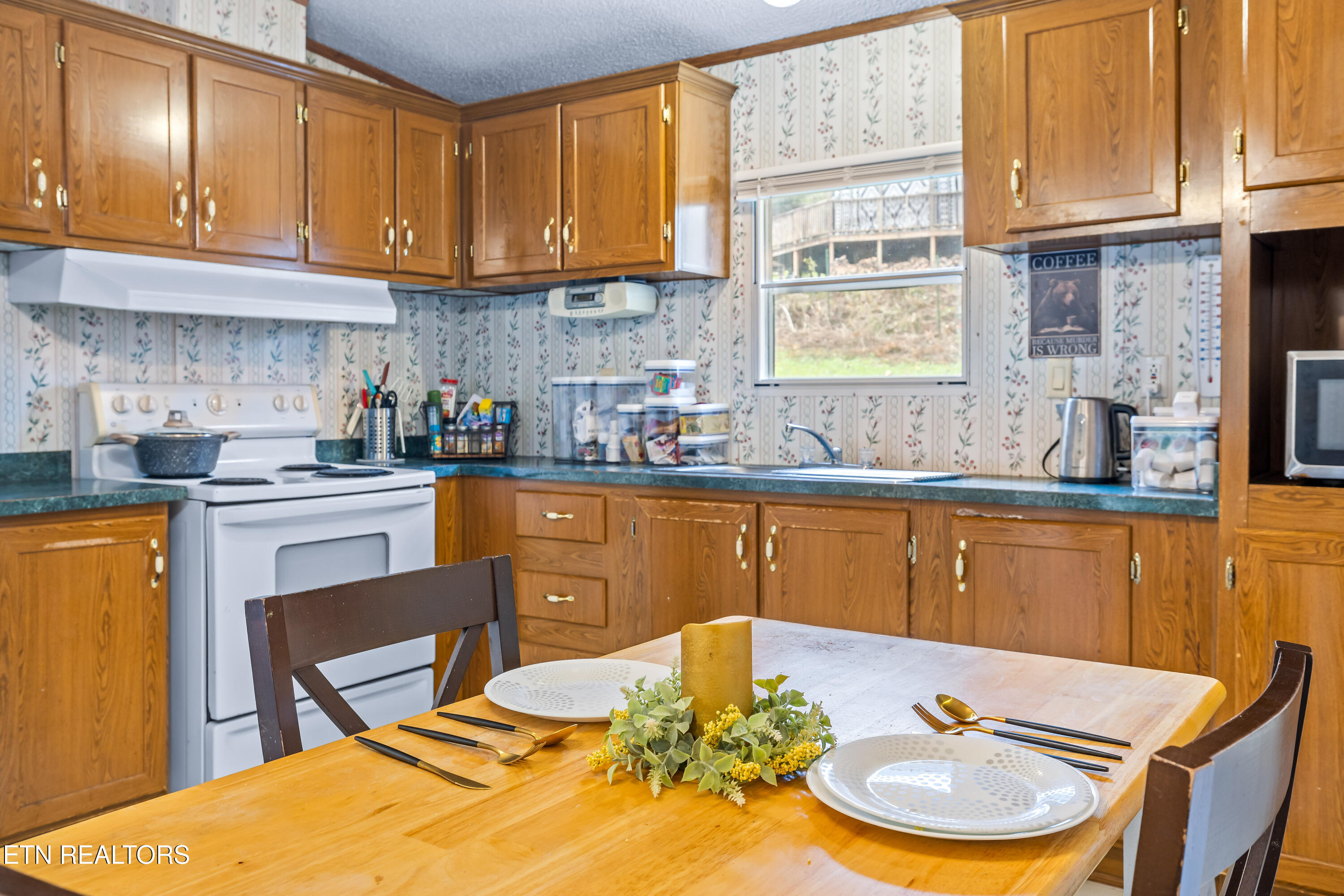 124 Davis Rd Property Photo 7