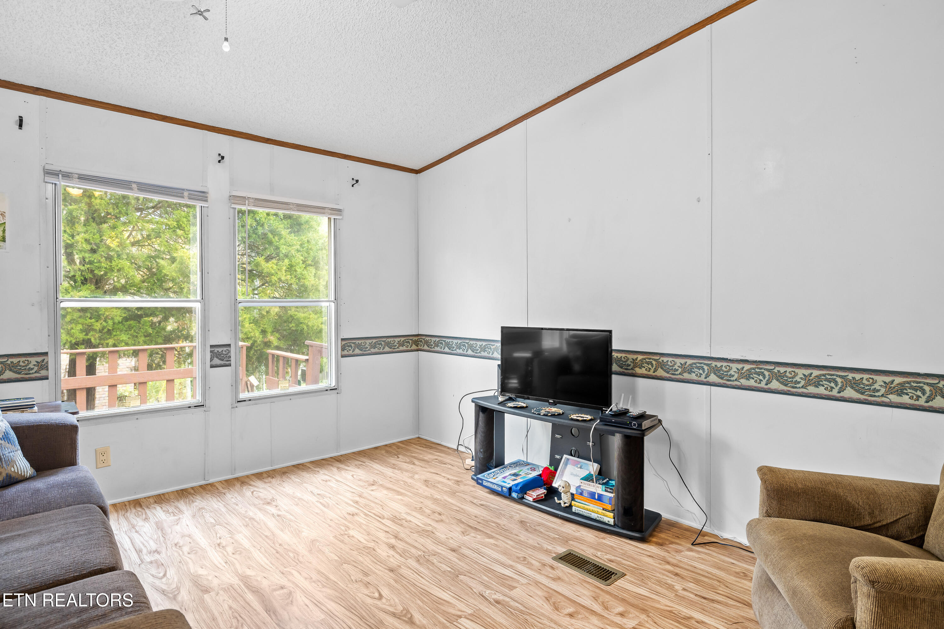 124 Davis Rd Property Photo 9