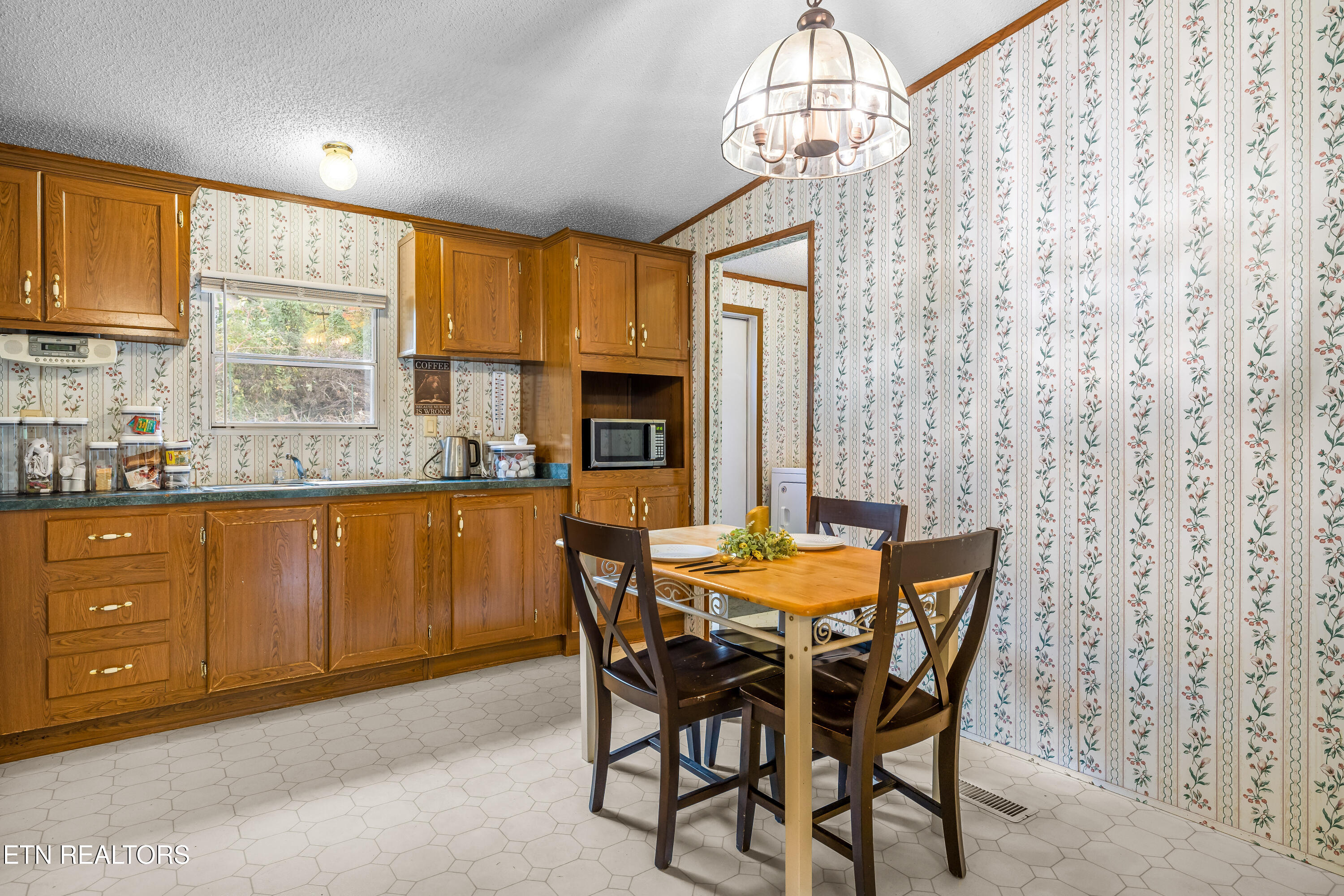 124 Davis Rd Property Photo 16