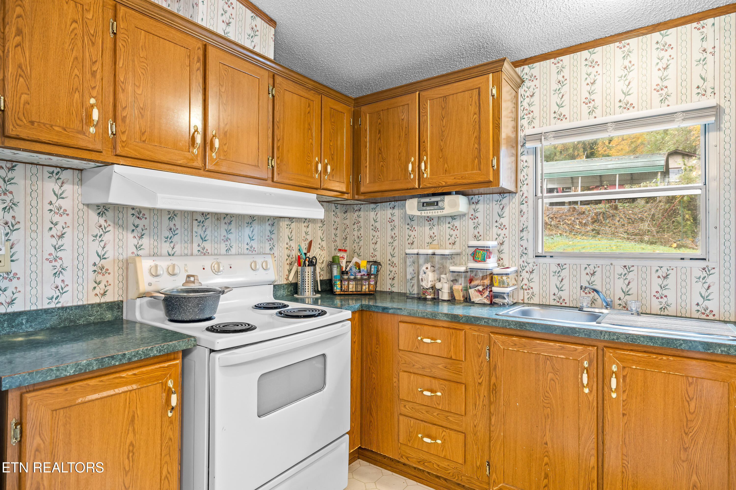 124 Davis Rd Property Photo 17