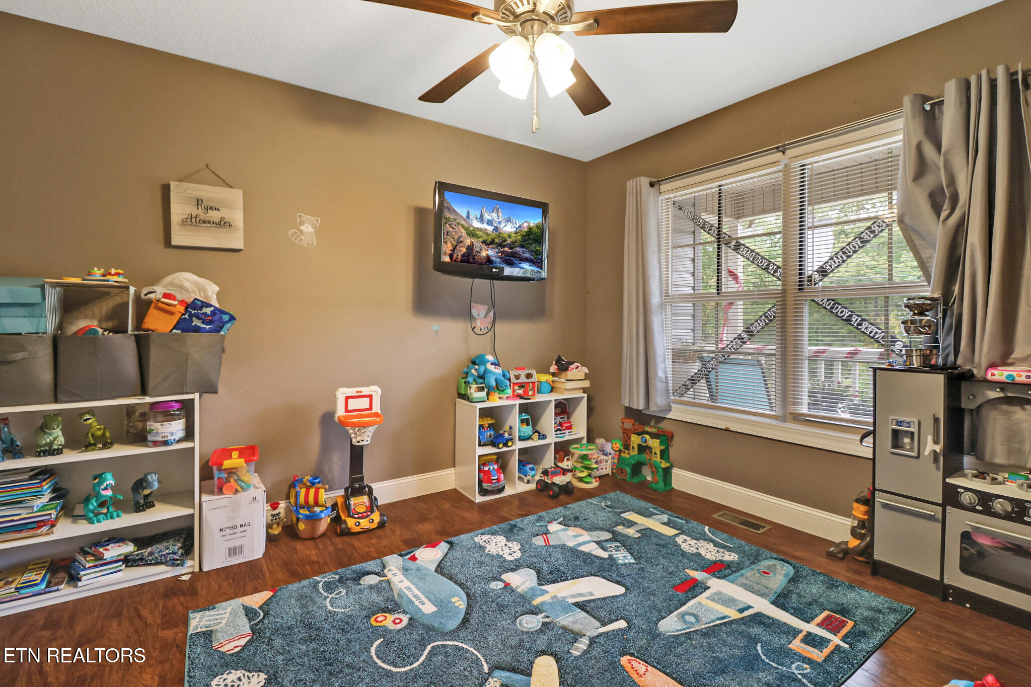 803 Spruce Loop Loop Property Photo 2