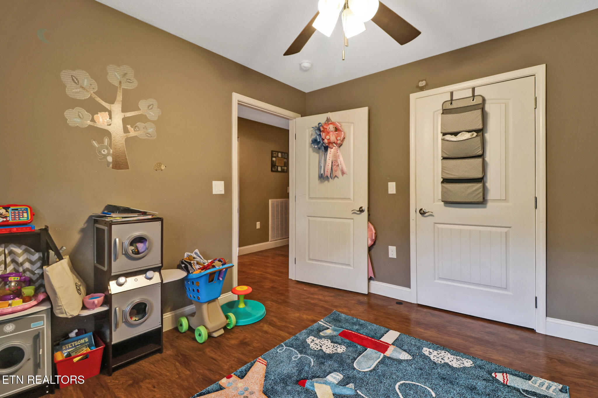 803 Spruce Loop Loop Property Photo 3