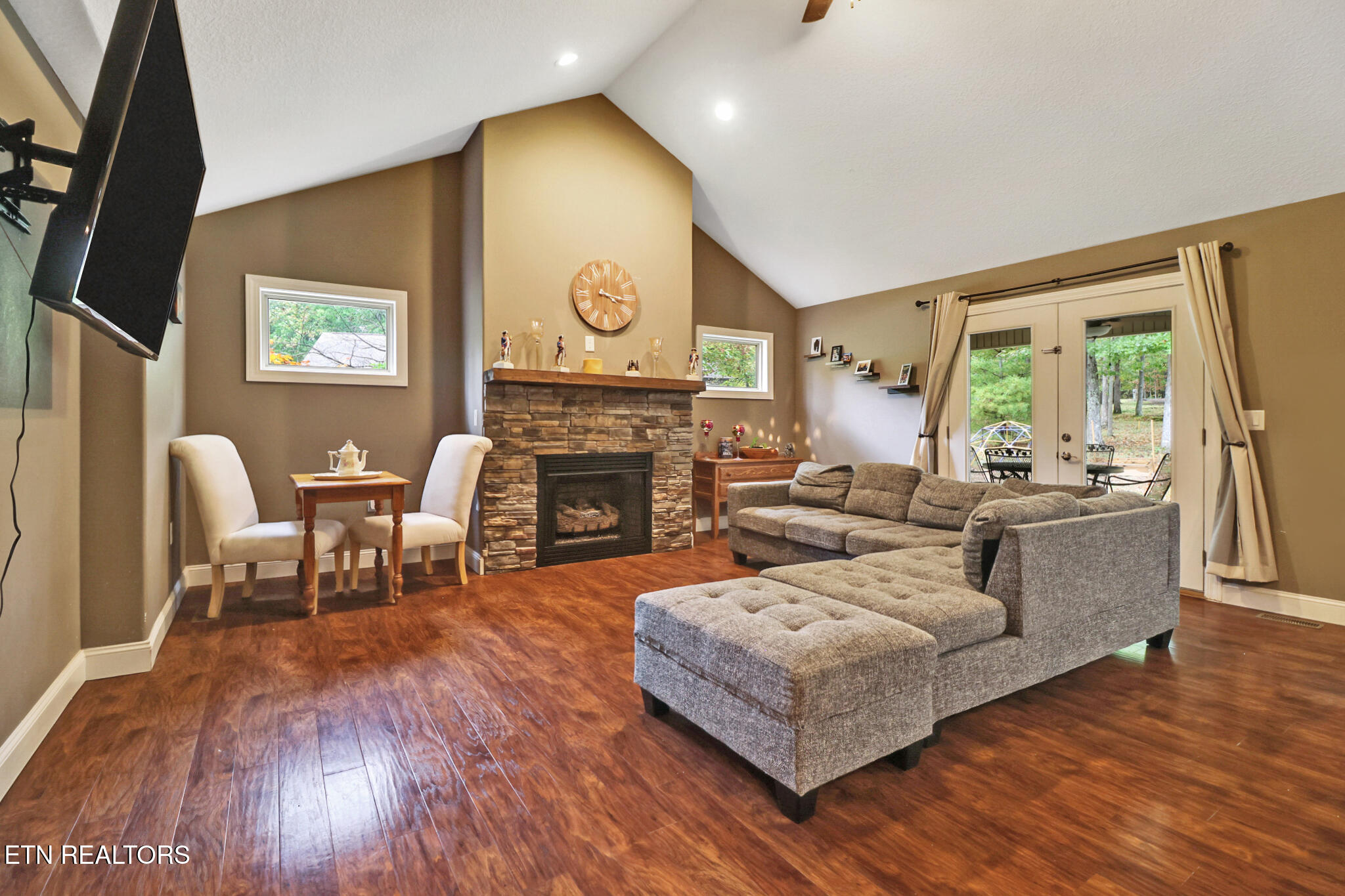 803 Spruce Loop Loop Property Photo 8