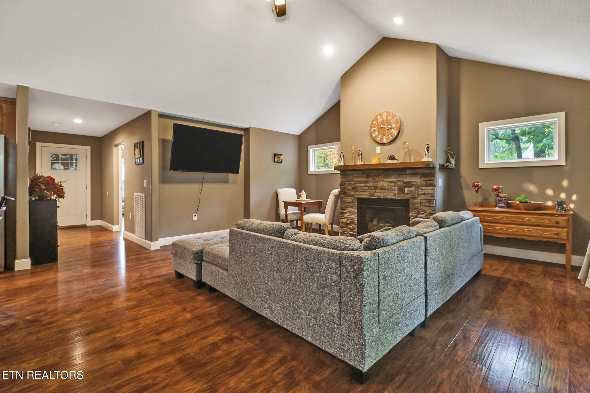 803 Spruce Loop Loop Property Photo 10