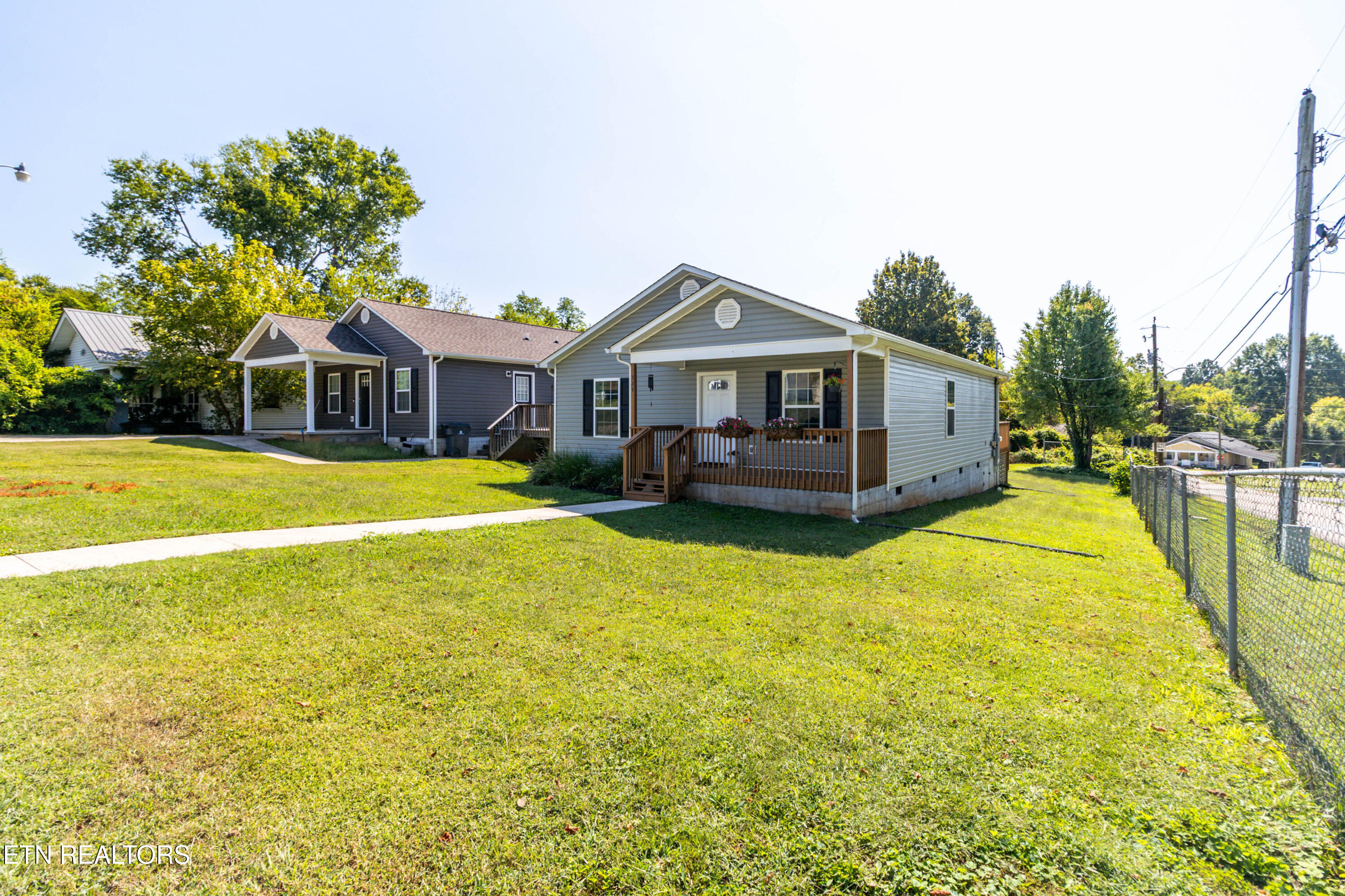 524 Ne Midlake Drive Northeast Drive Property Photo 4