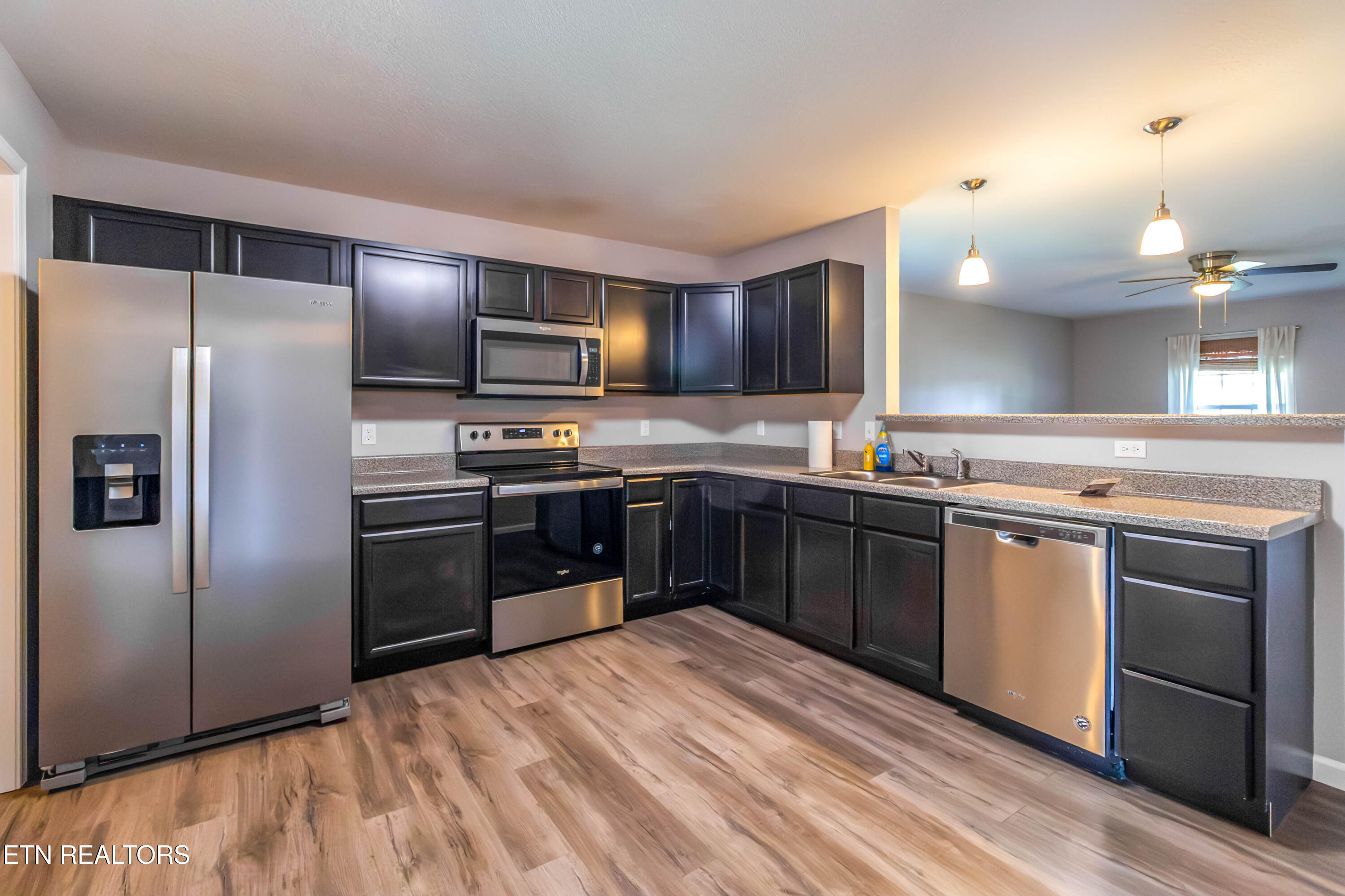 524 Ne Midlake Drive Northeast Drive Property Photo 6